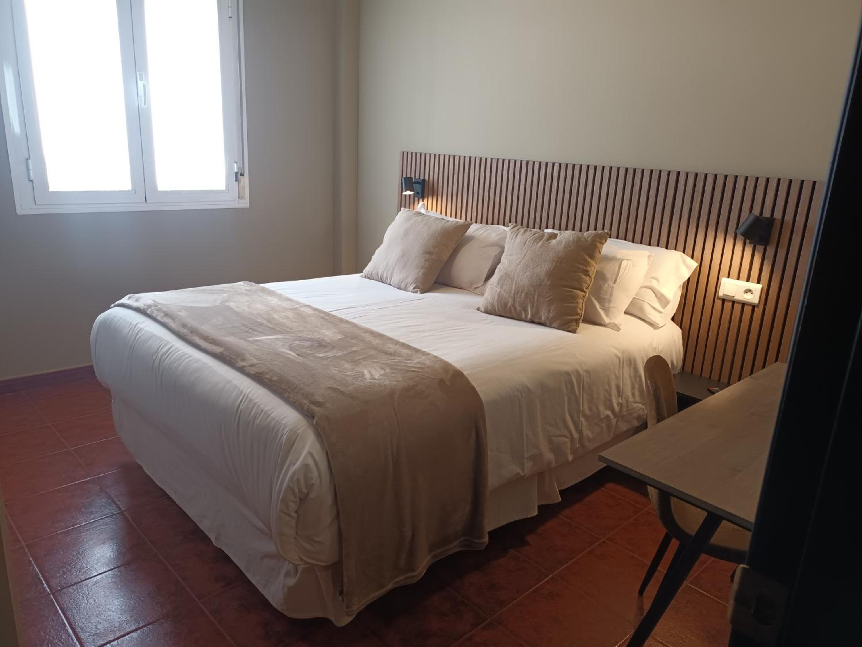 Standard Double Room - Photo 3