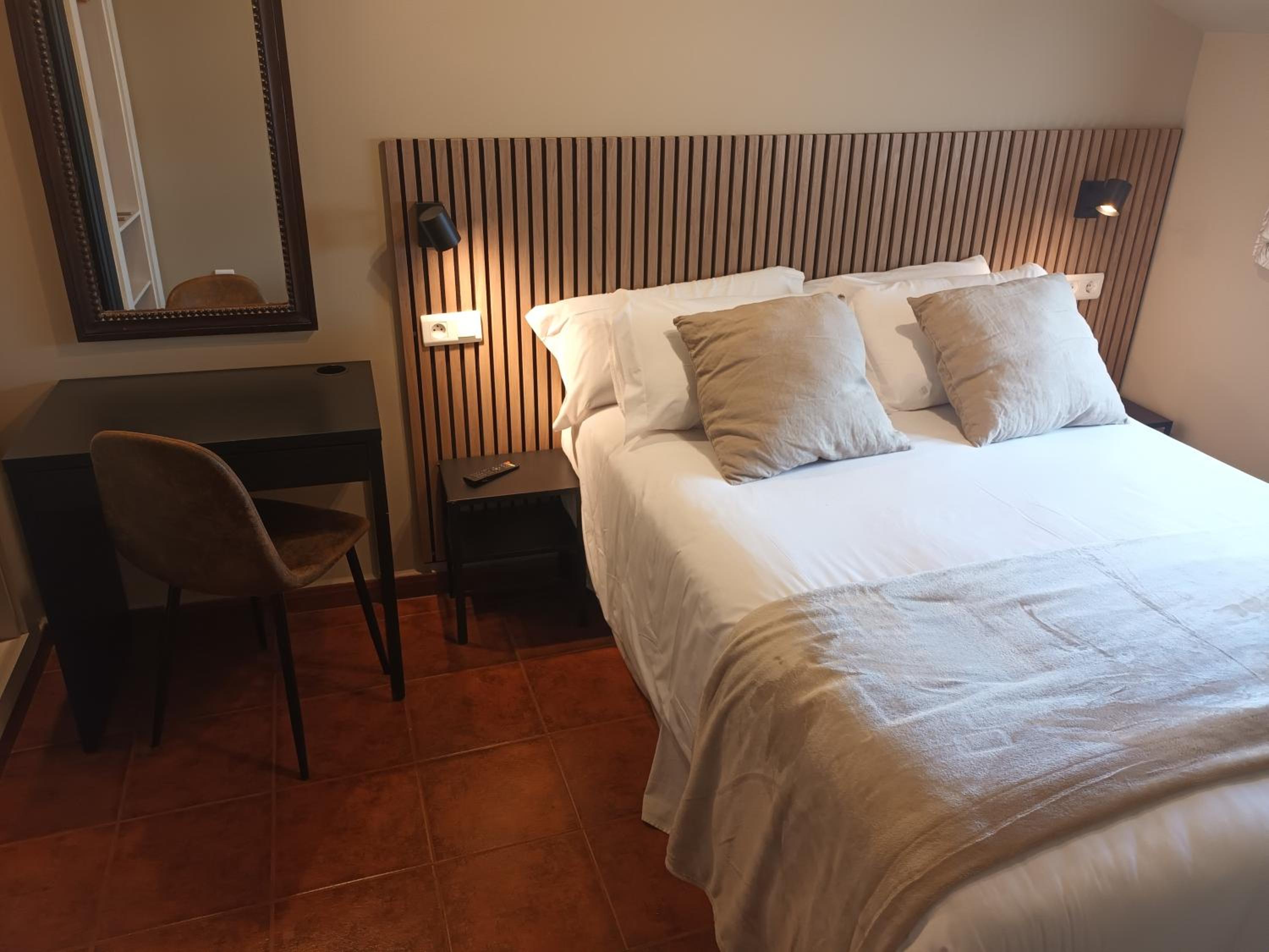 Standard Double Room - Photo 5