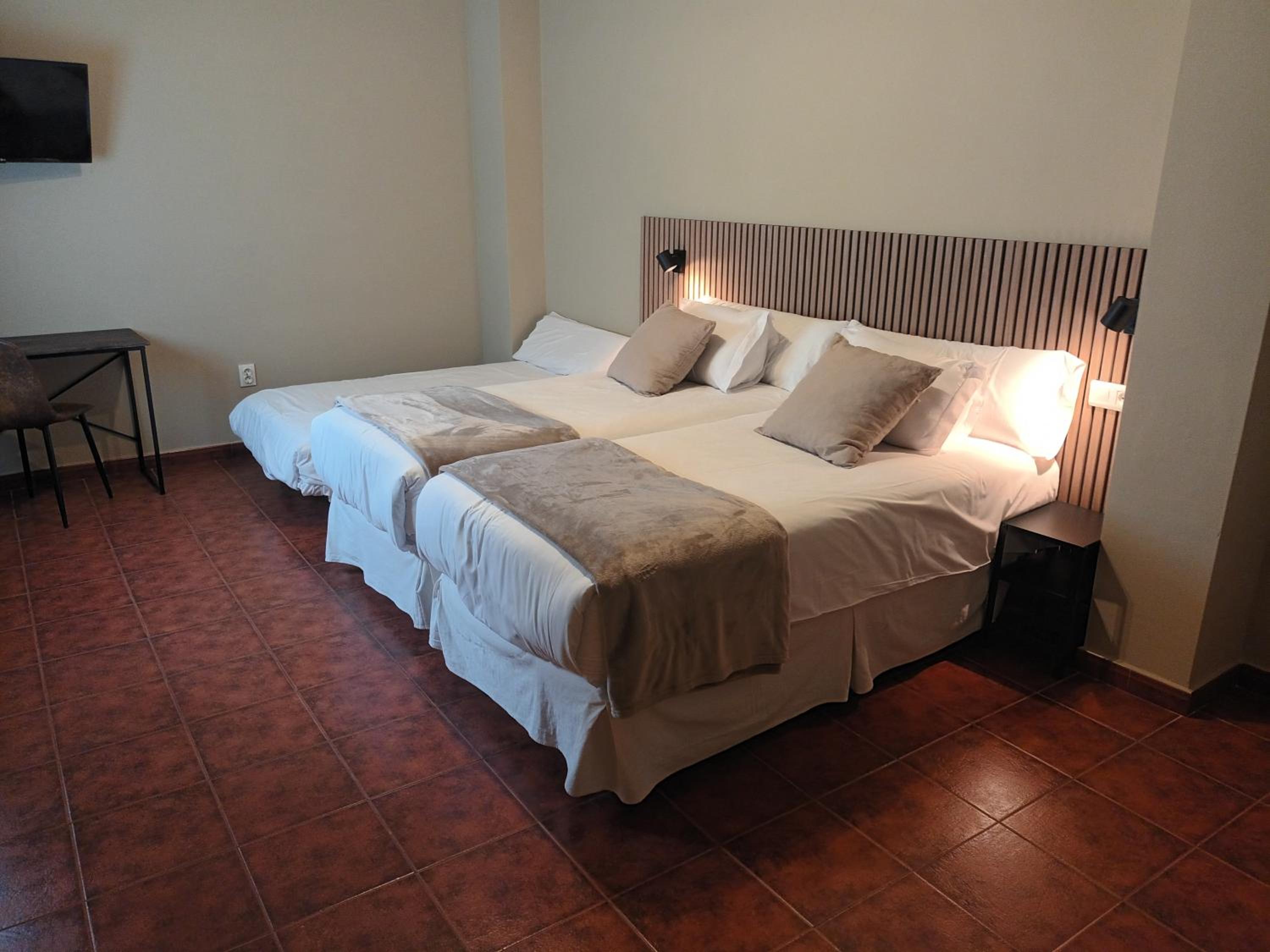 Triple Room - Photo 2
