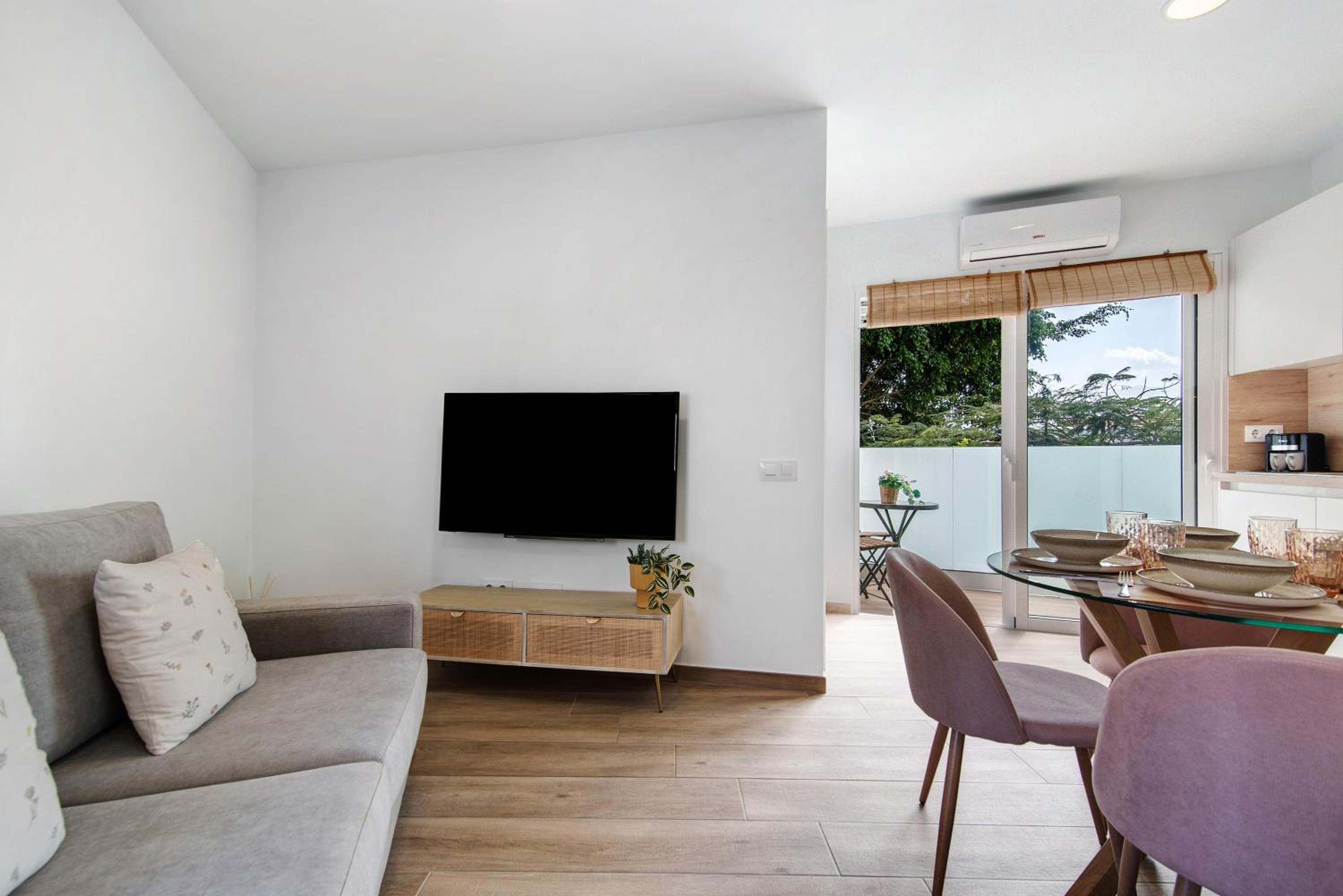 Apartamento de un dormitorio superior con balcón