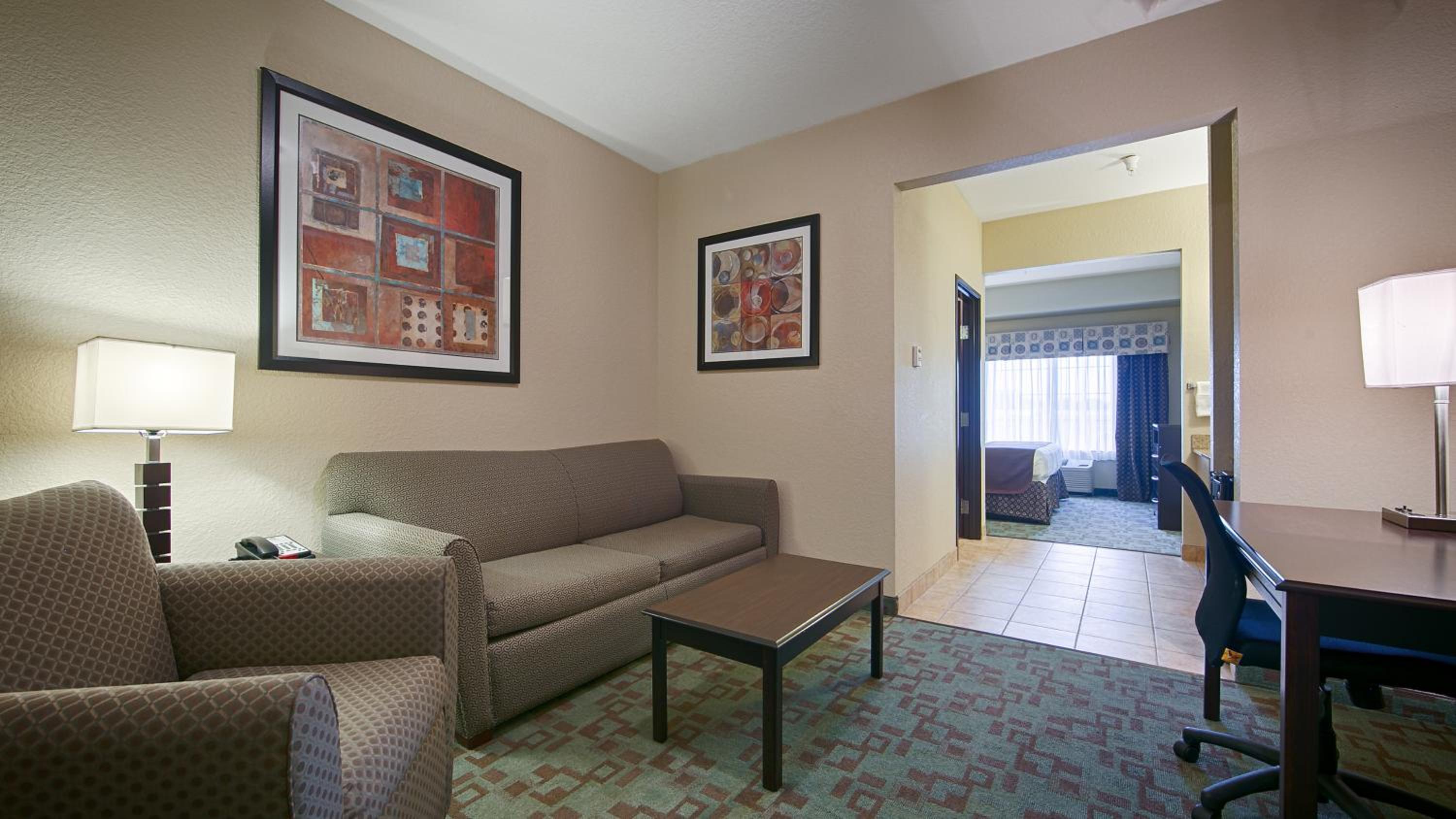 King Suite with Sofa Bed - Non-Smoking - Photo 12
