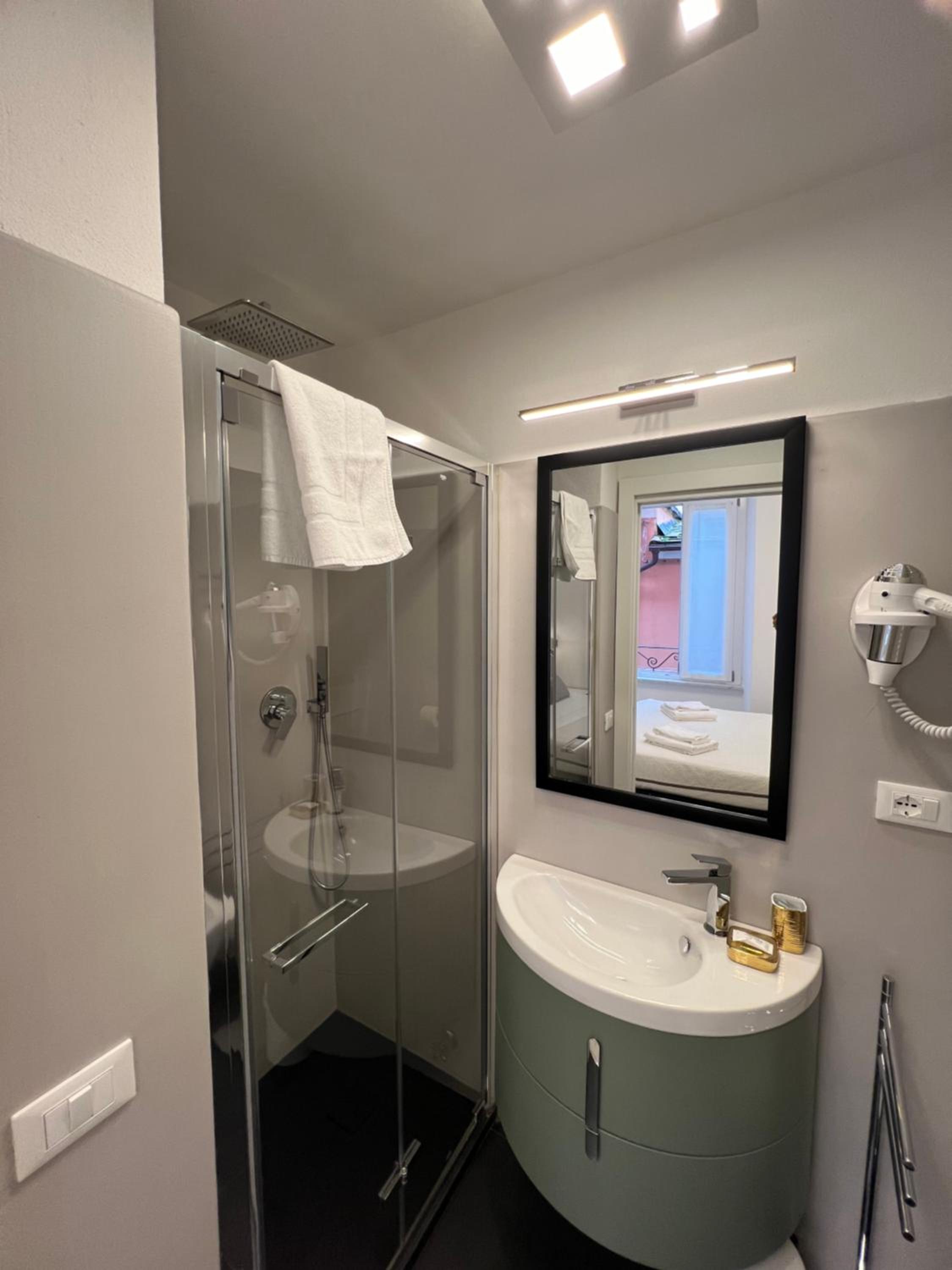 Double Room - Photo 15