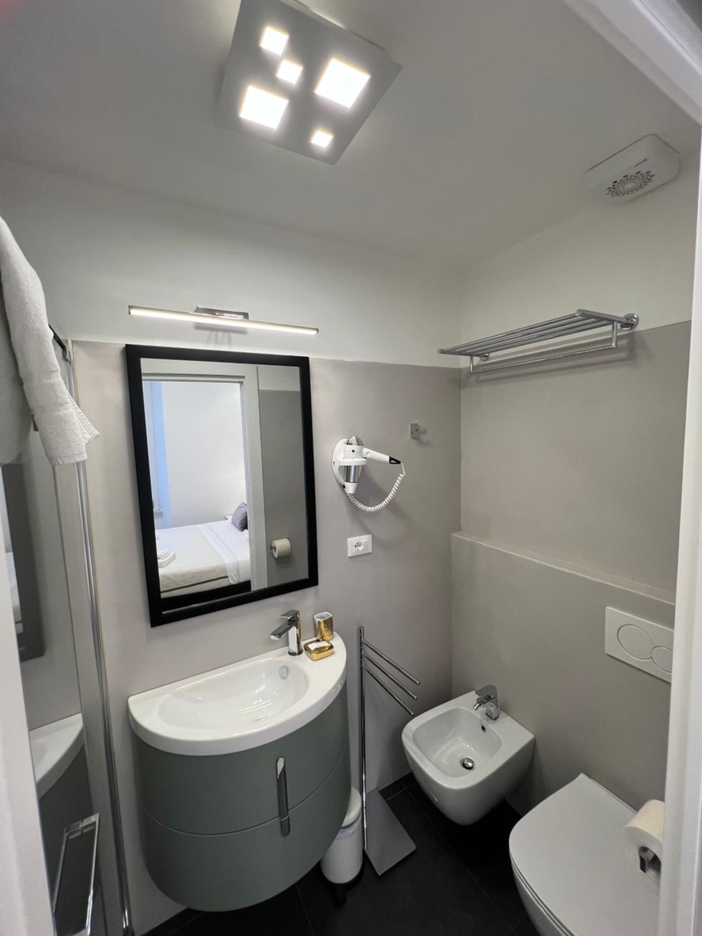 Double Room - Photo 14