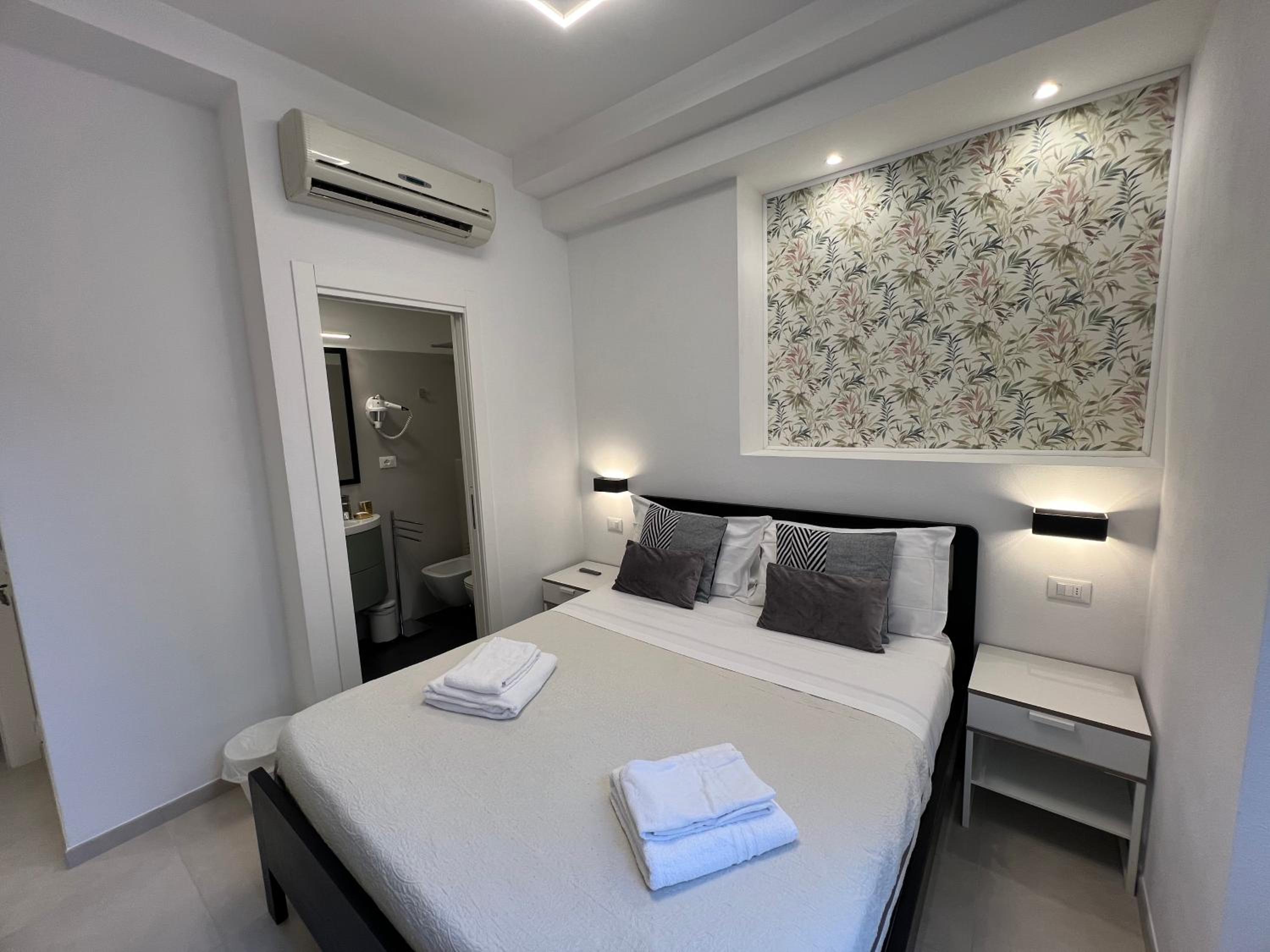Double Room - Photo 13