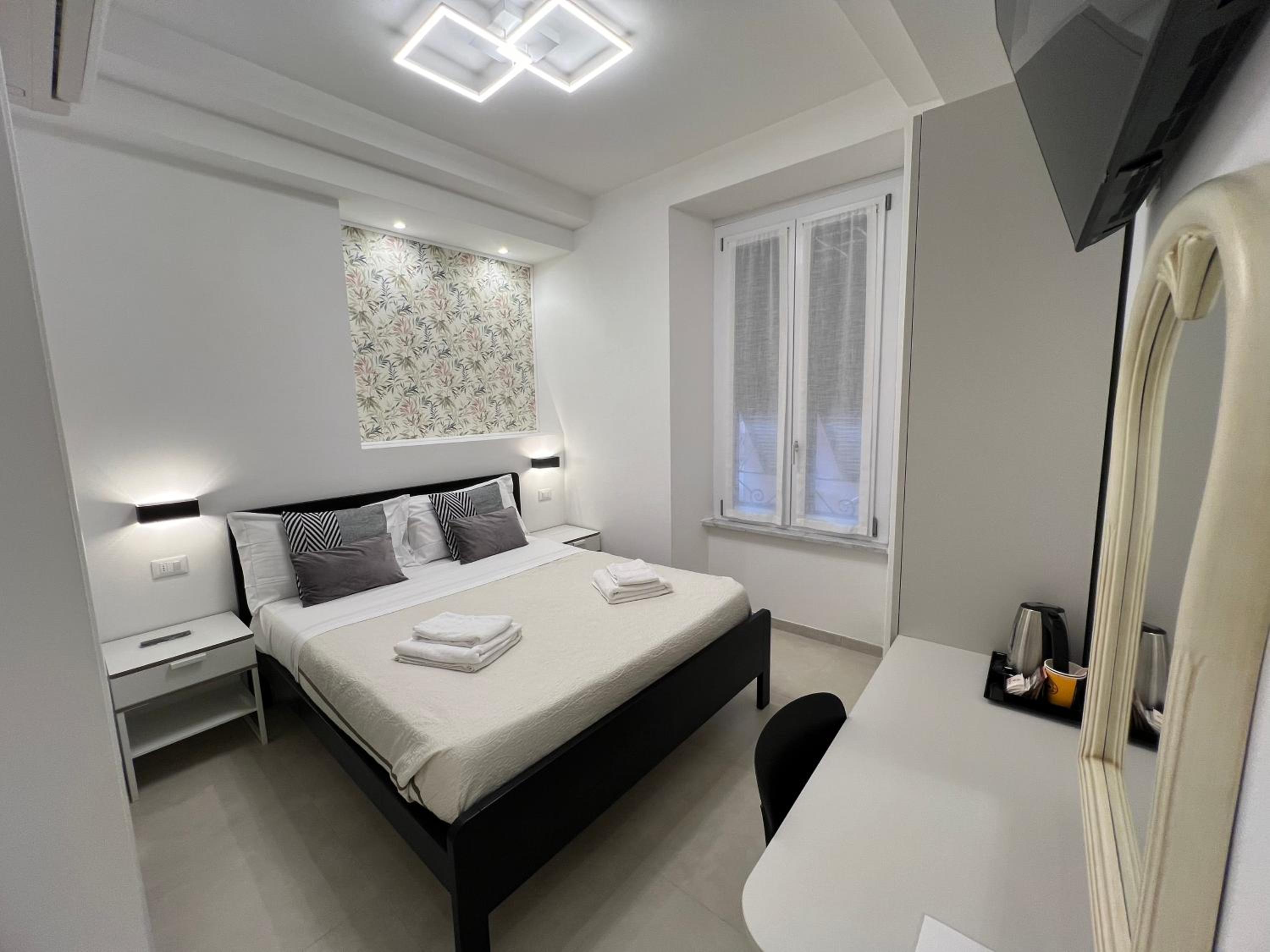Double Room - Photo 16