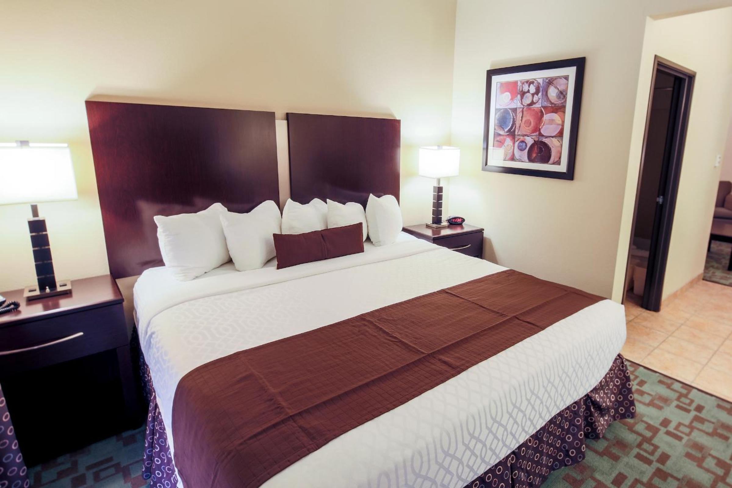 King Room - Non-Smoking - Photo 7