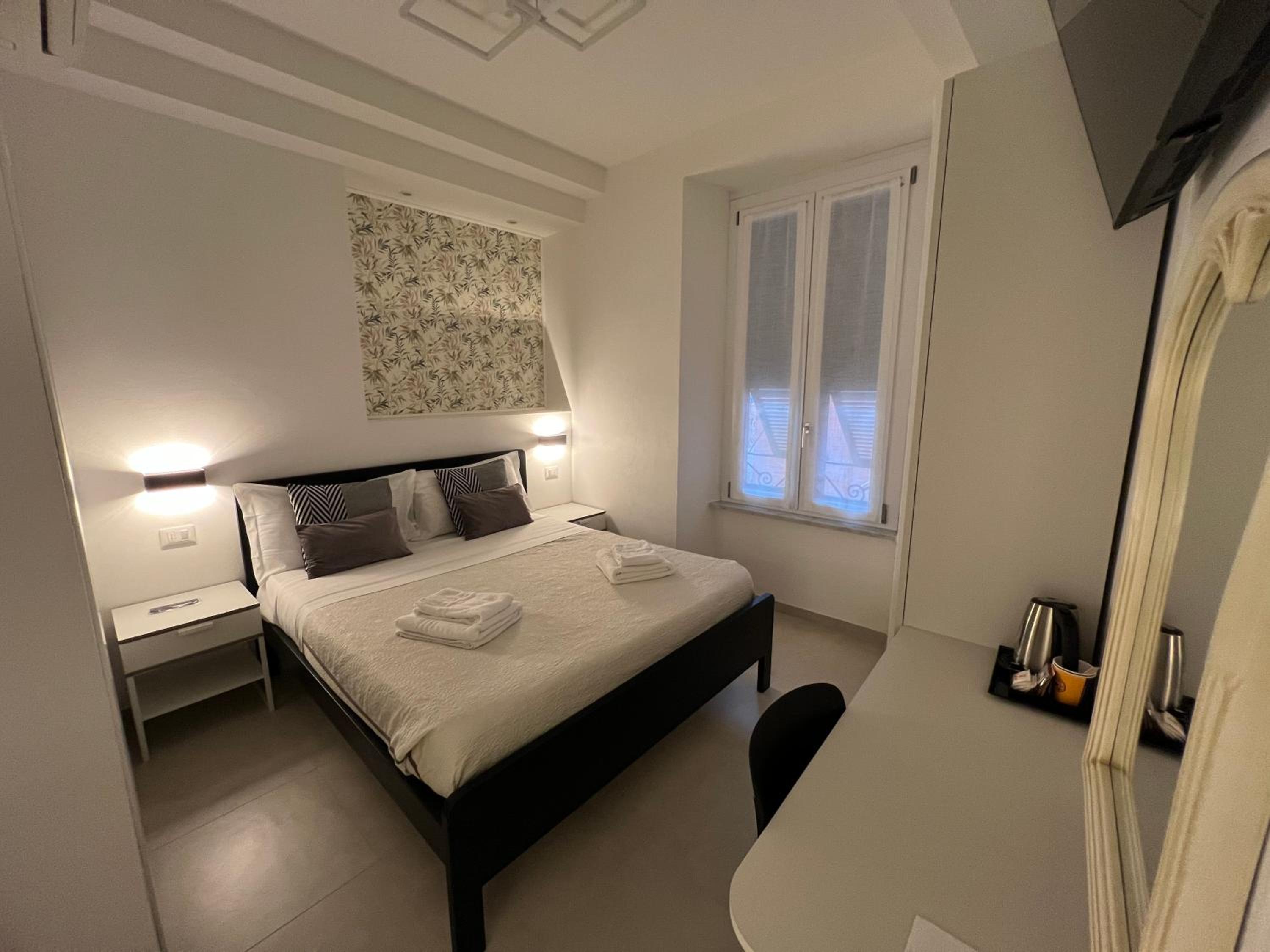 Double Room - Photo 11