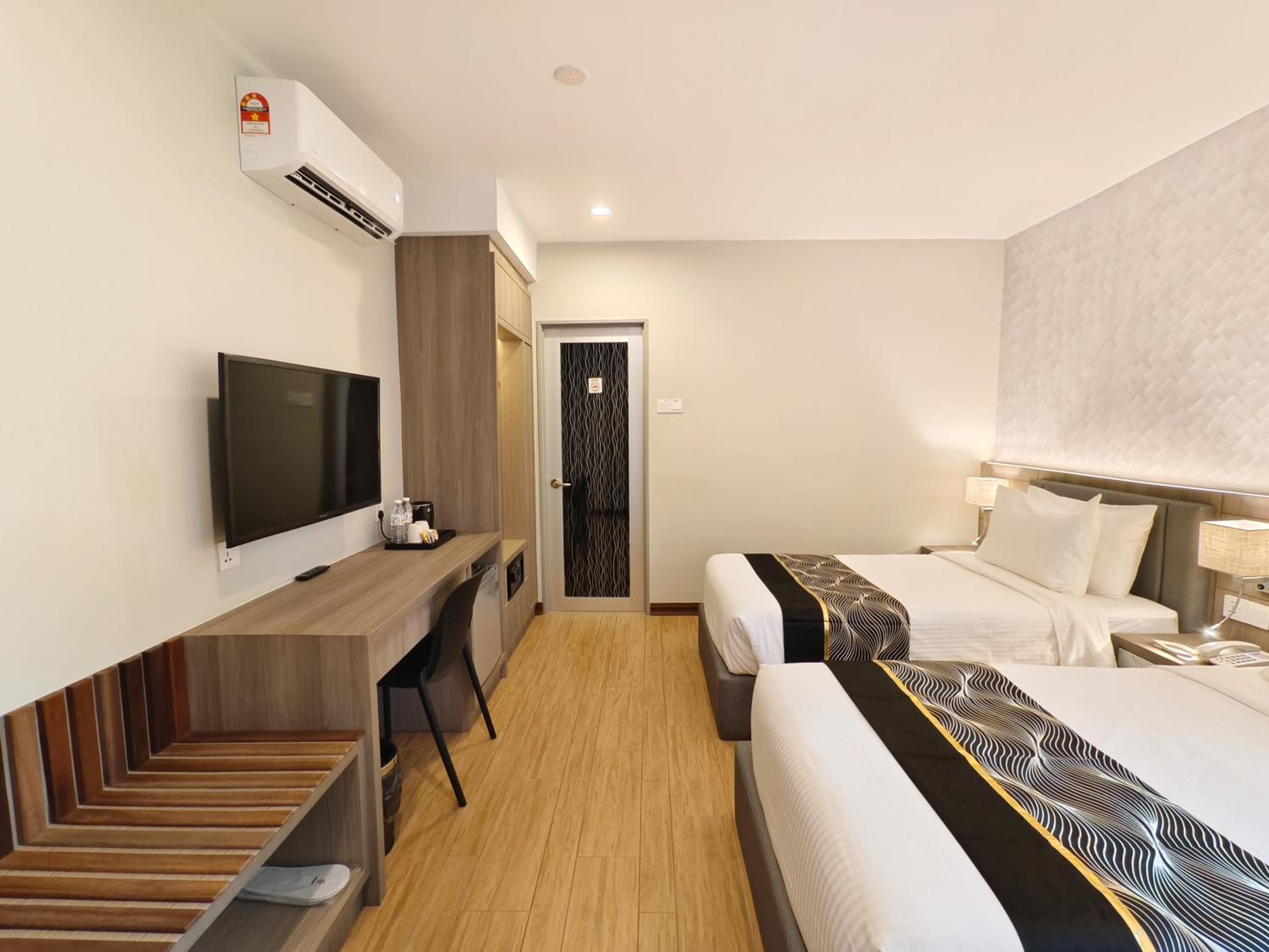 Deluxe Twin Room - Photo 3