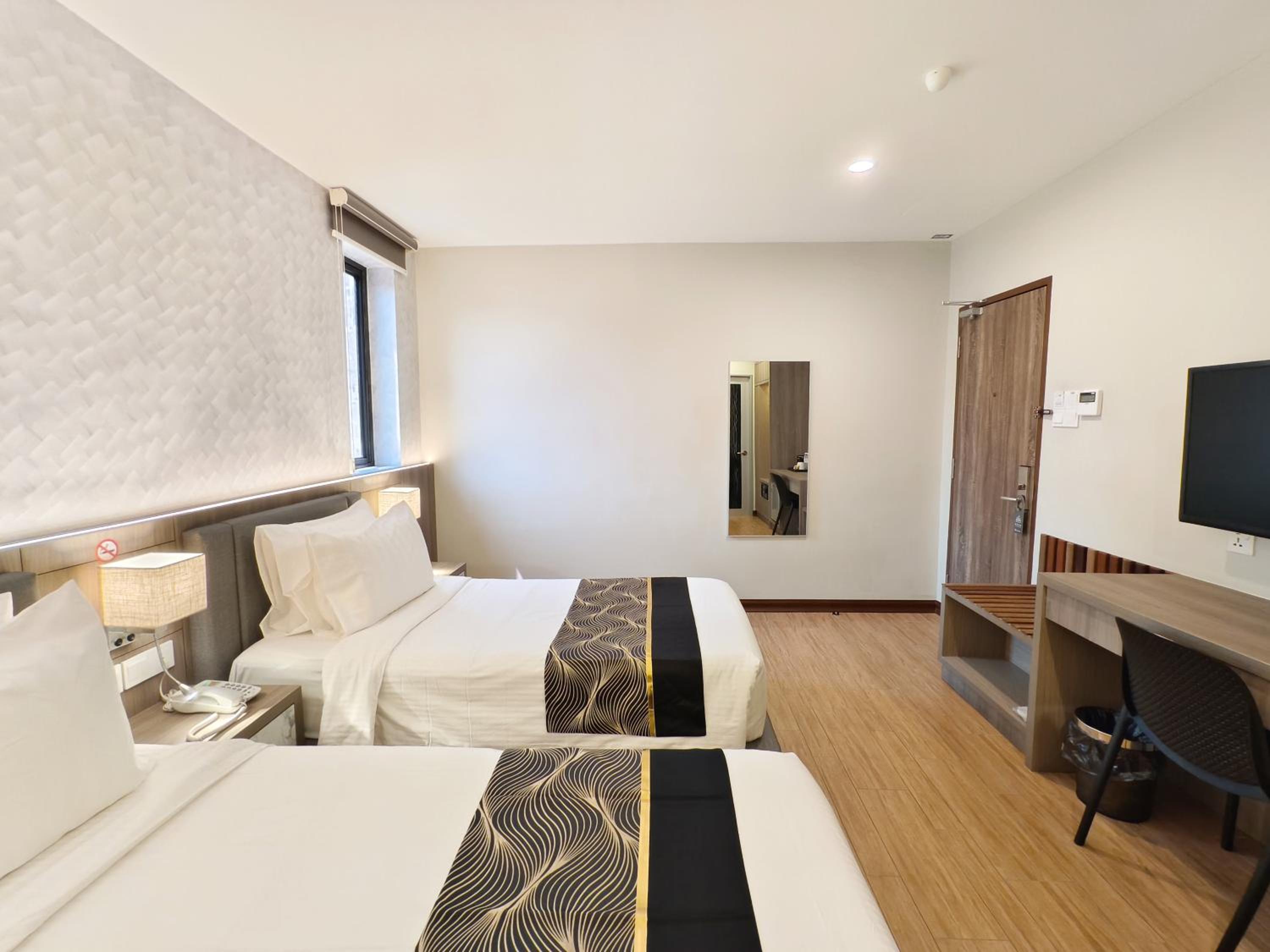Deluxe Twin Room - Photo 2