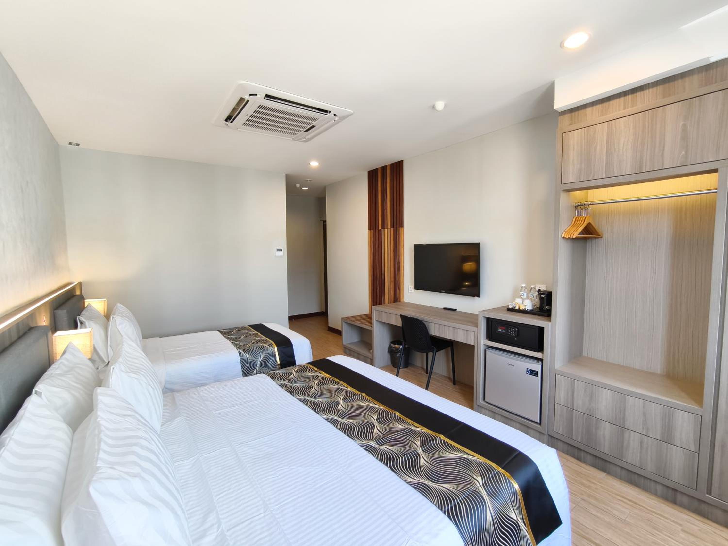 Deluxe Triple Room - Photo 3