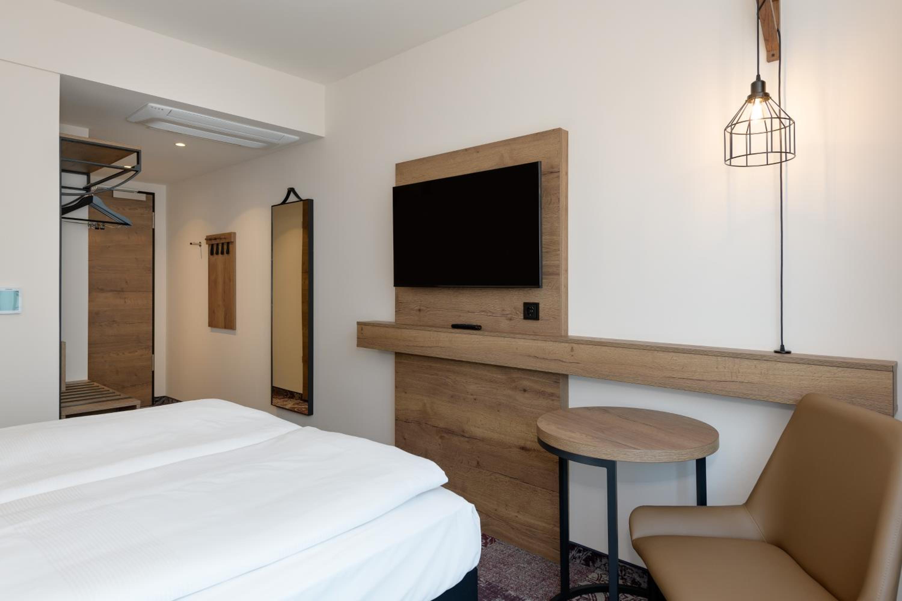 Modern Comfort Double Room - Photo 19