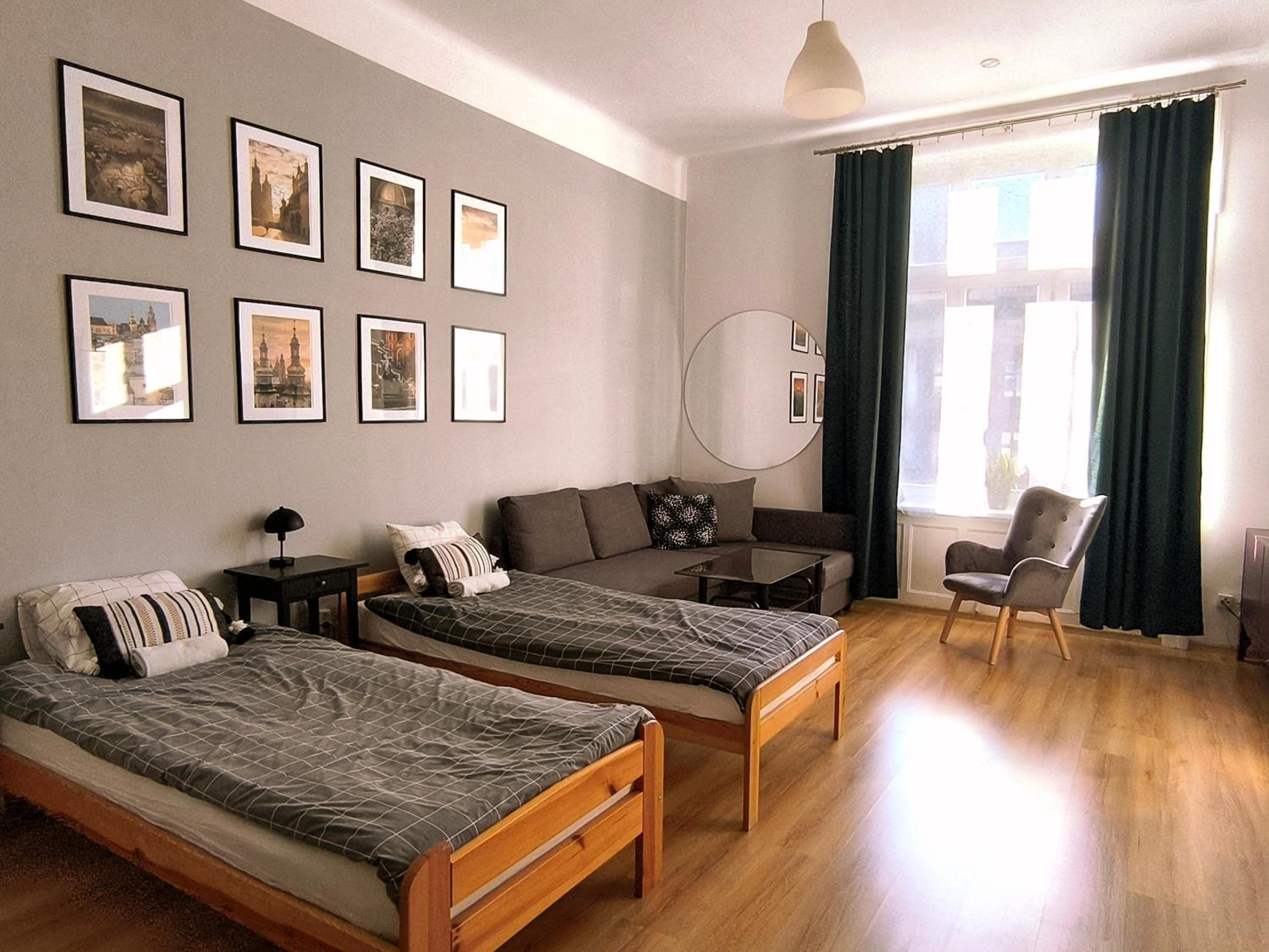 Twin Room with Private External Bathroom and City View photo 1