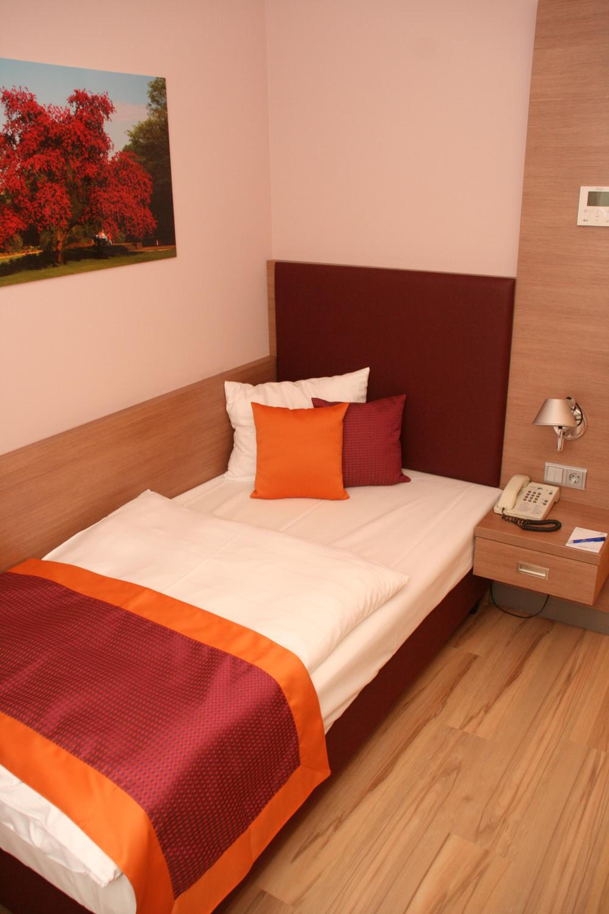 Small Economy Single Room thumbnail 6