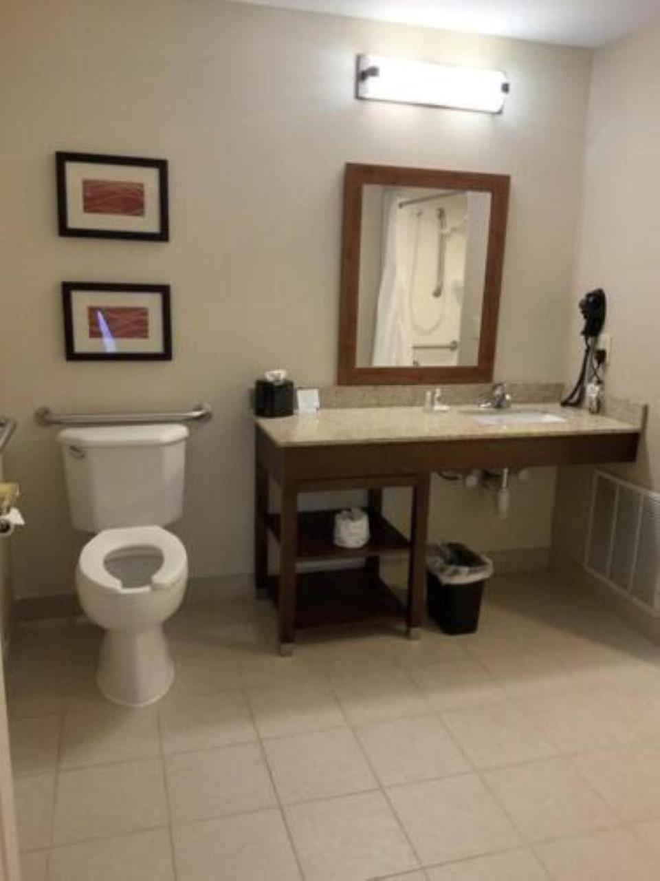Queen Room with Two Queen Beds - Accessible/Non-Smoking  - Photo 5