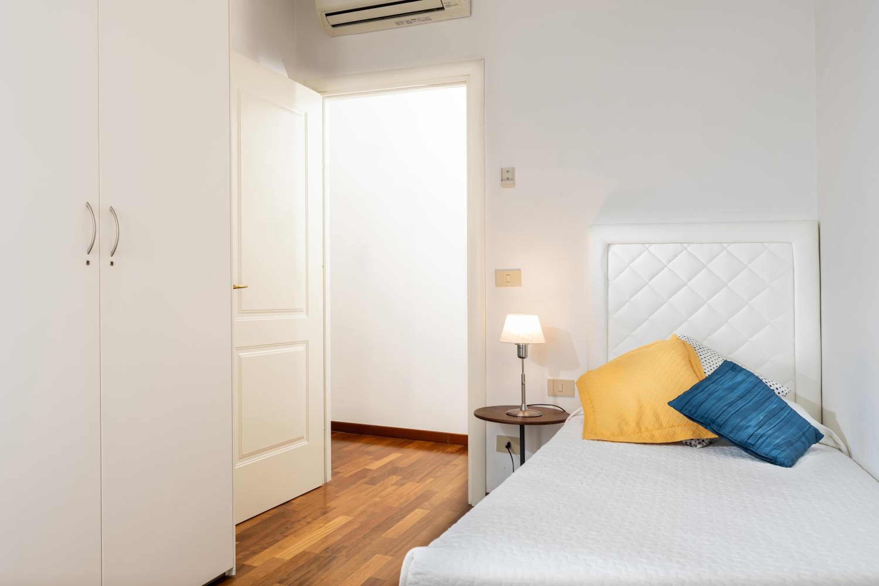 Three-Bedroom Apartment with Canal View photo 3