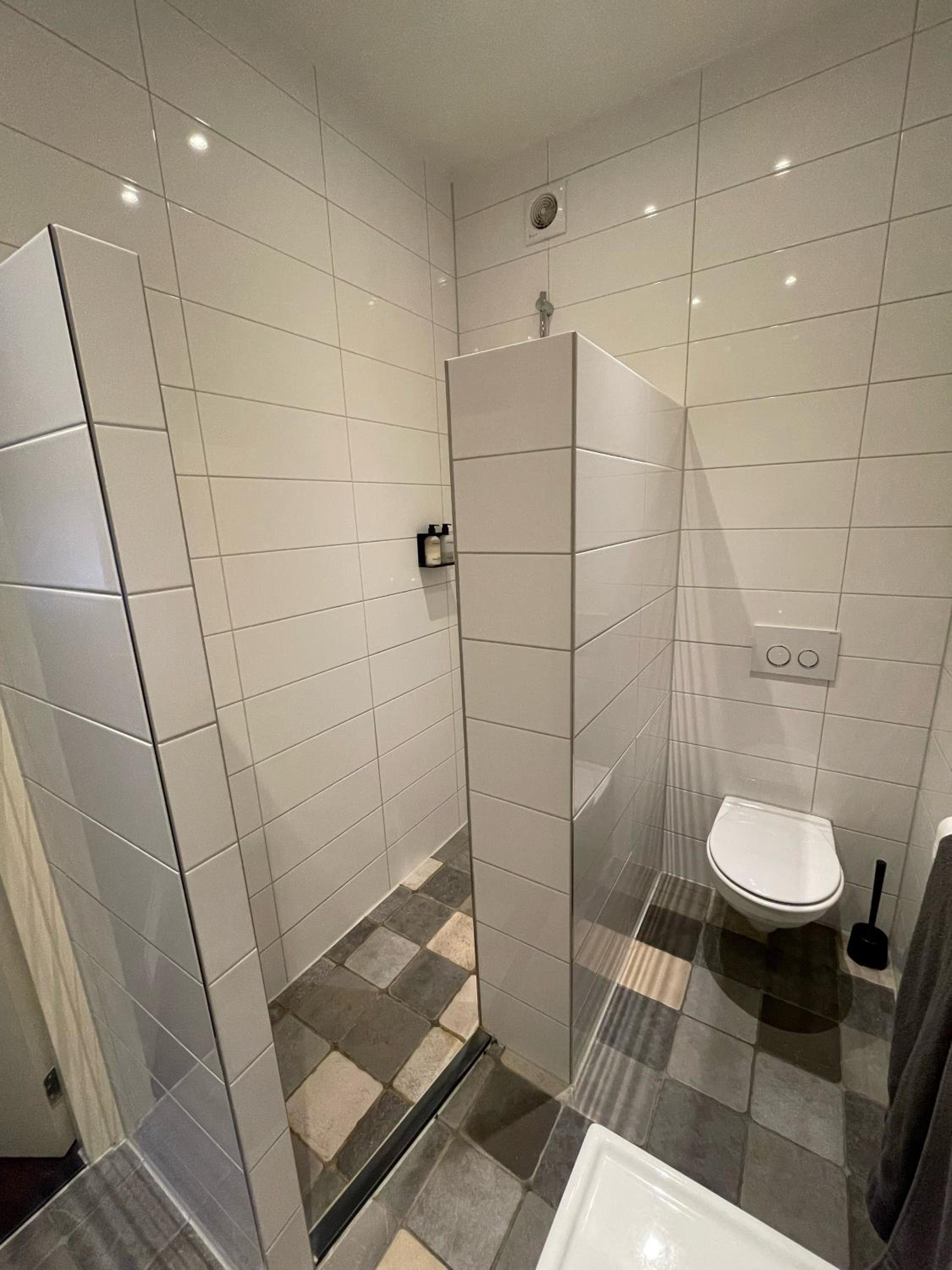 Large Double Room - Annex photo 3