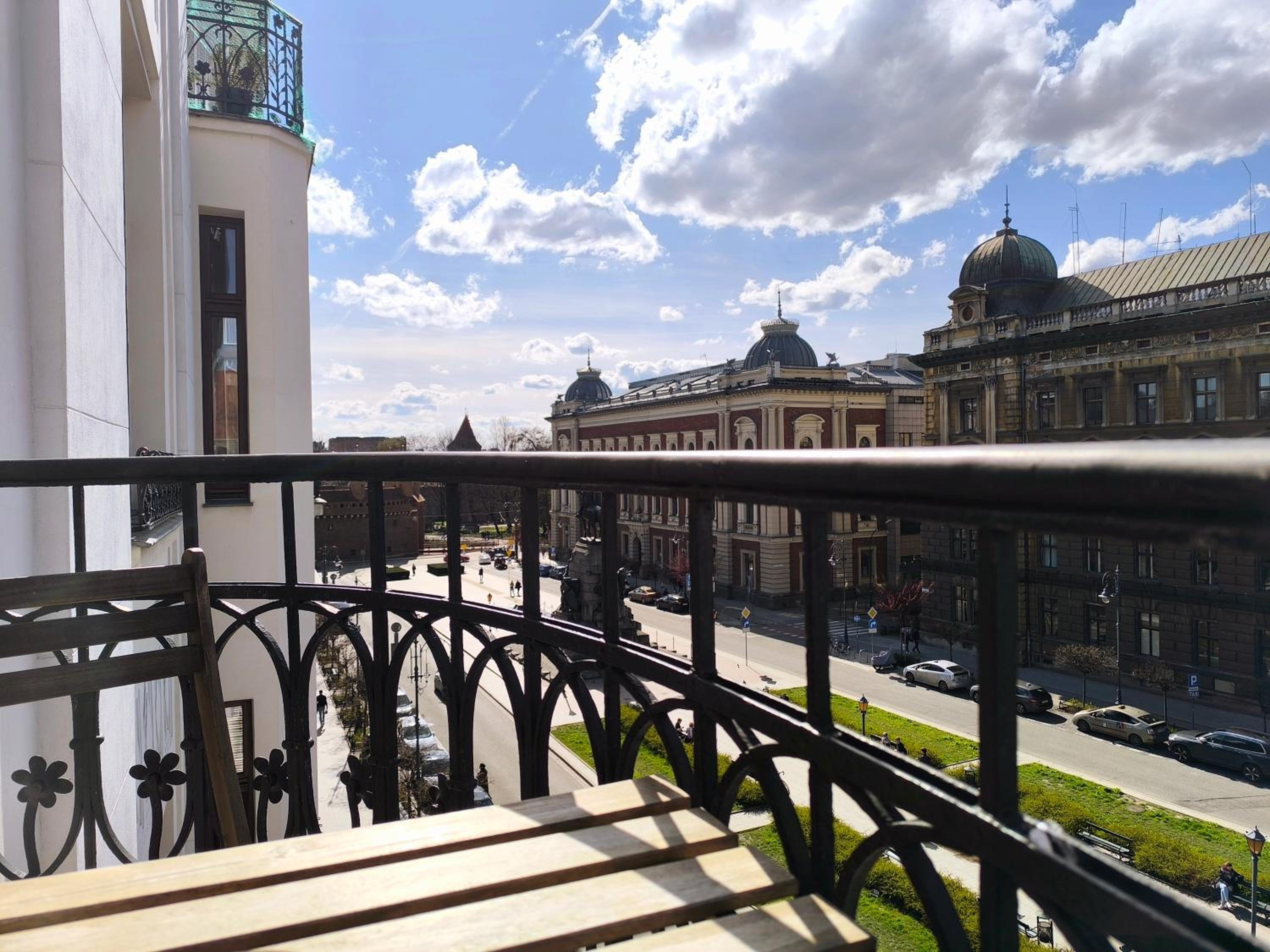 Double Room with Private External Bathroom and City View photo 3