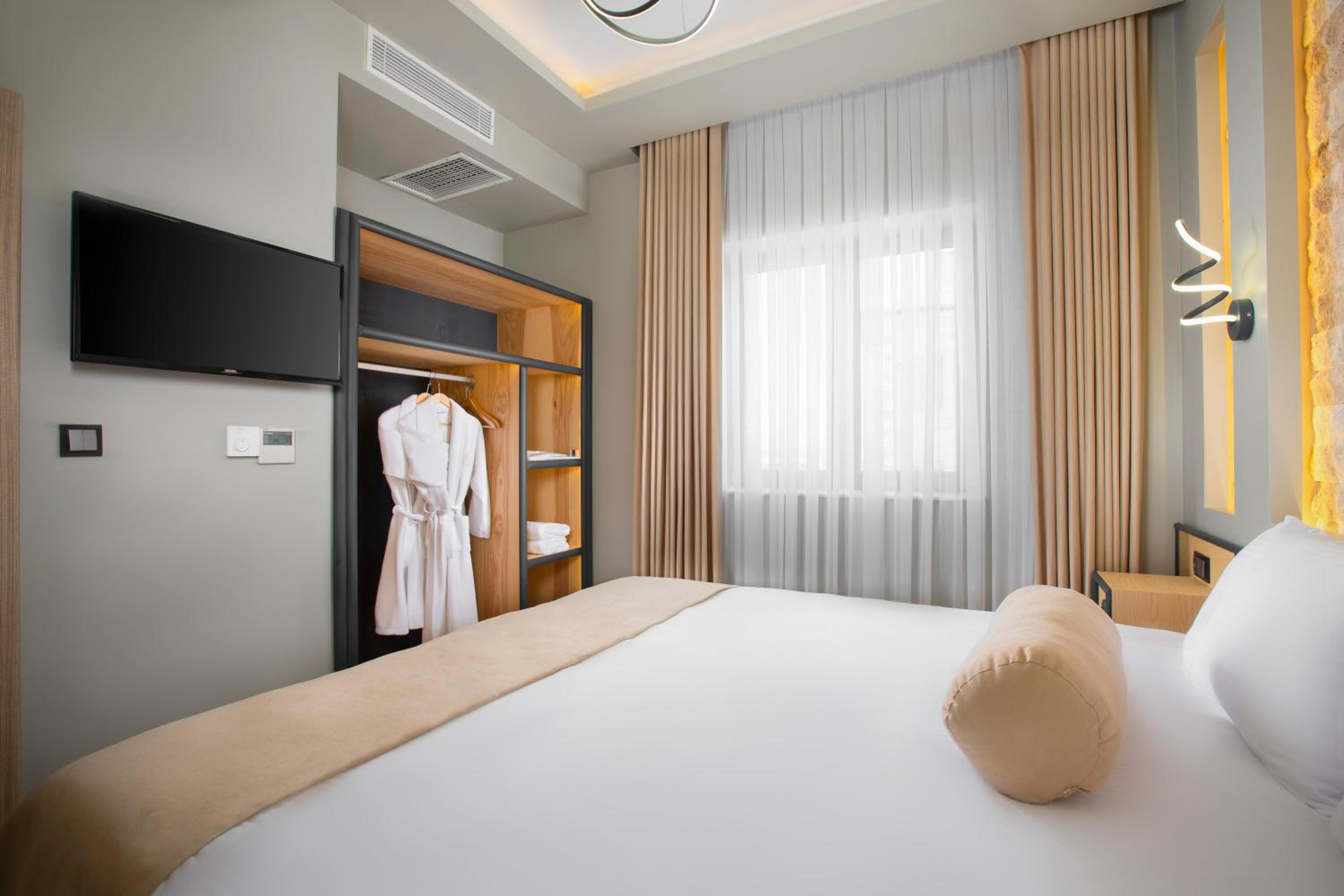 Suite with Hot Tub