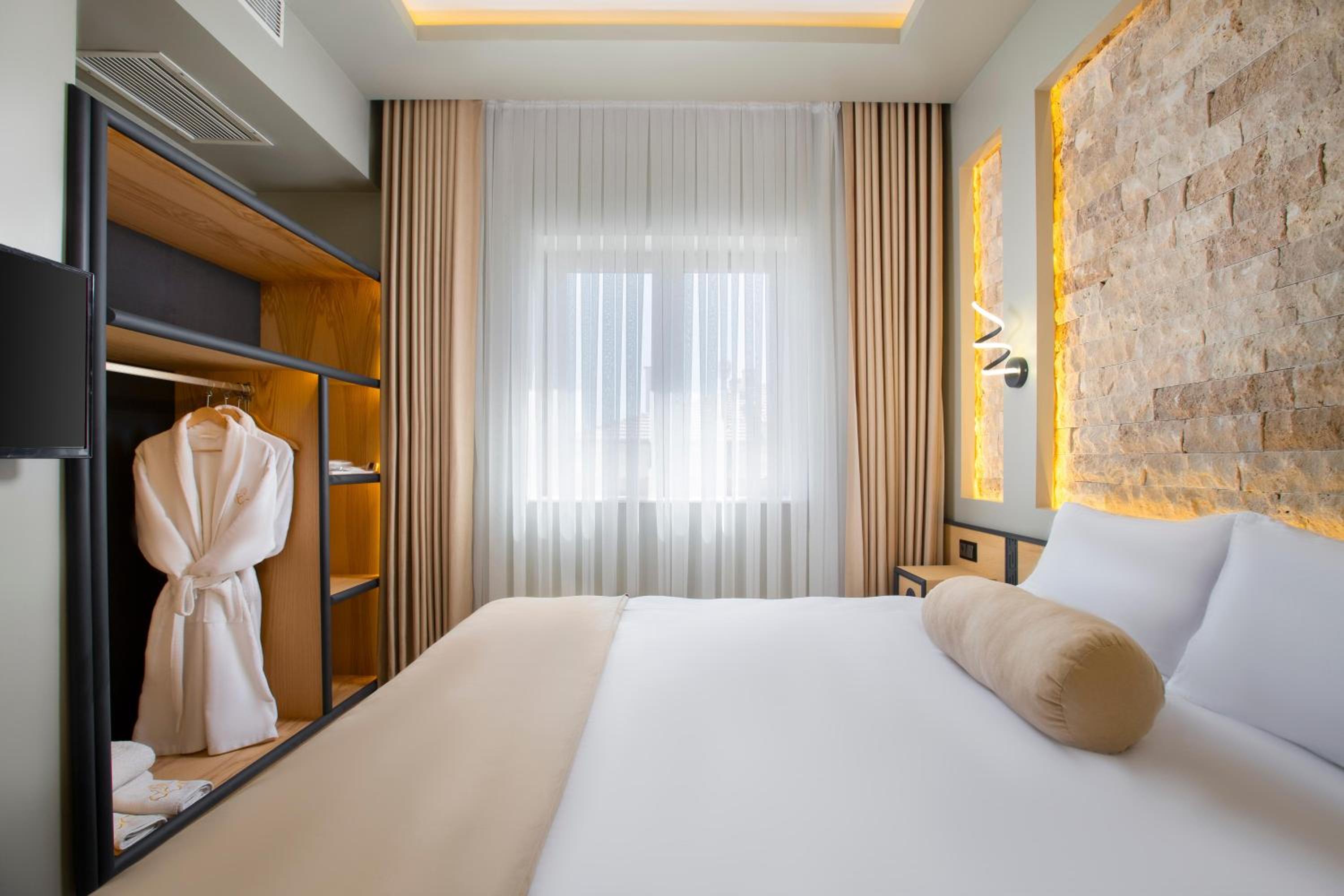 Suite with Spa Bath photo 3