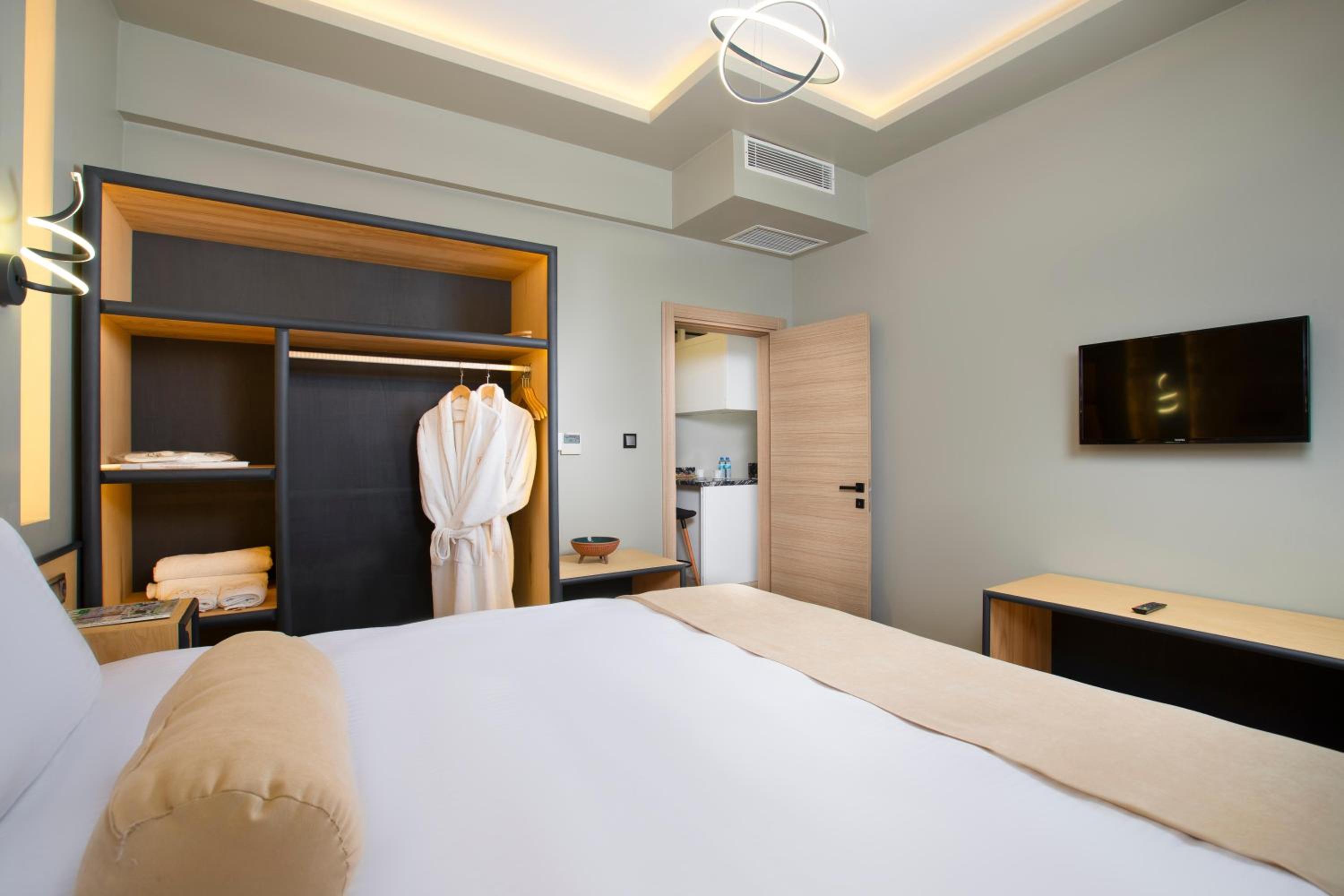 Suite with Spa Bath photo 3