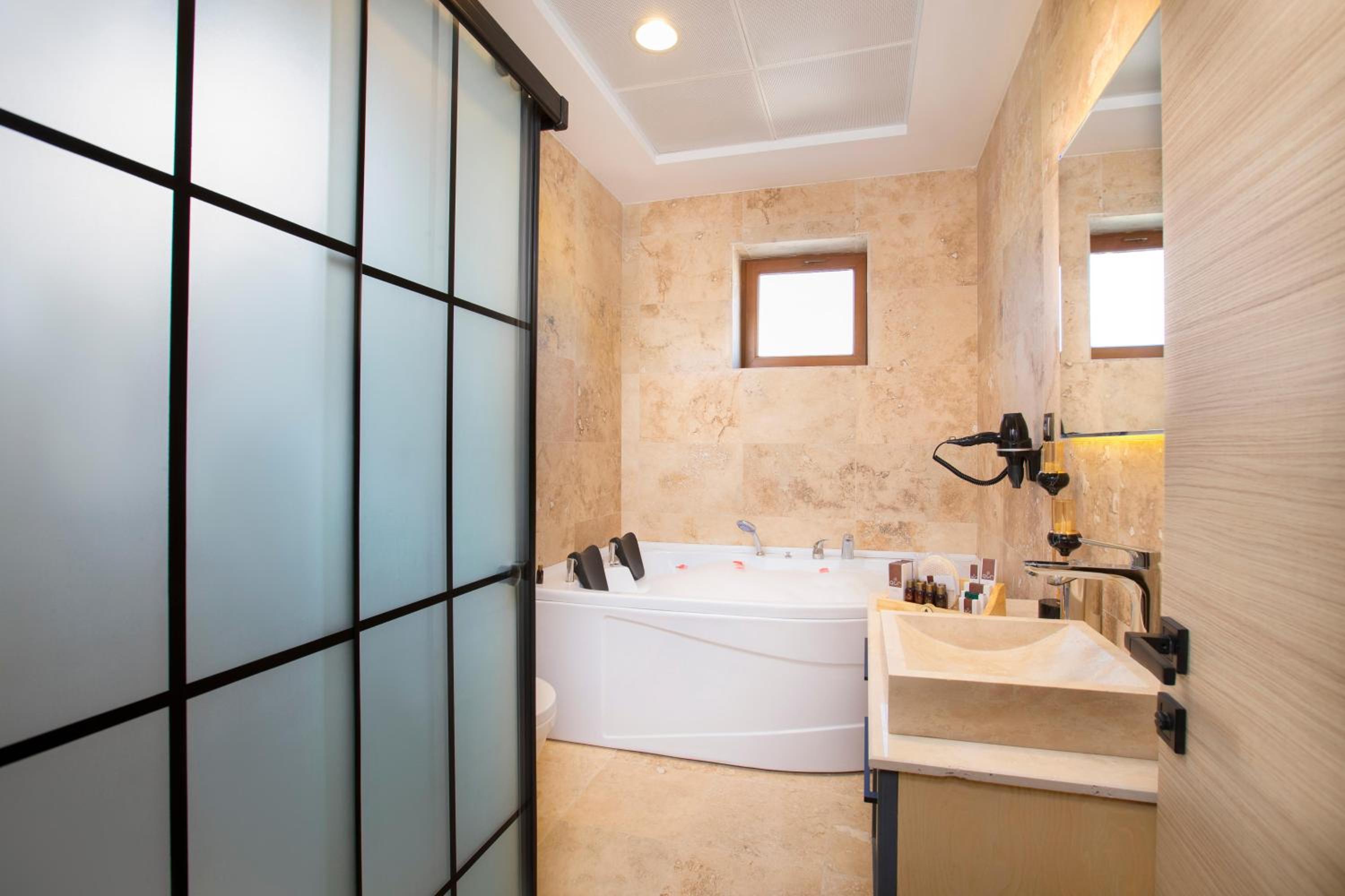 Suite with Spa Bath photo 2