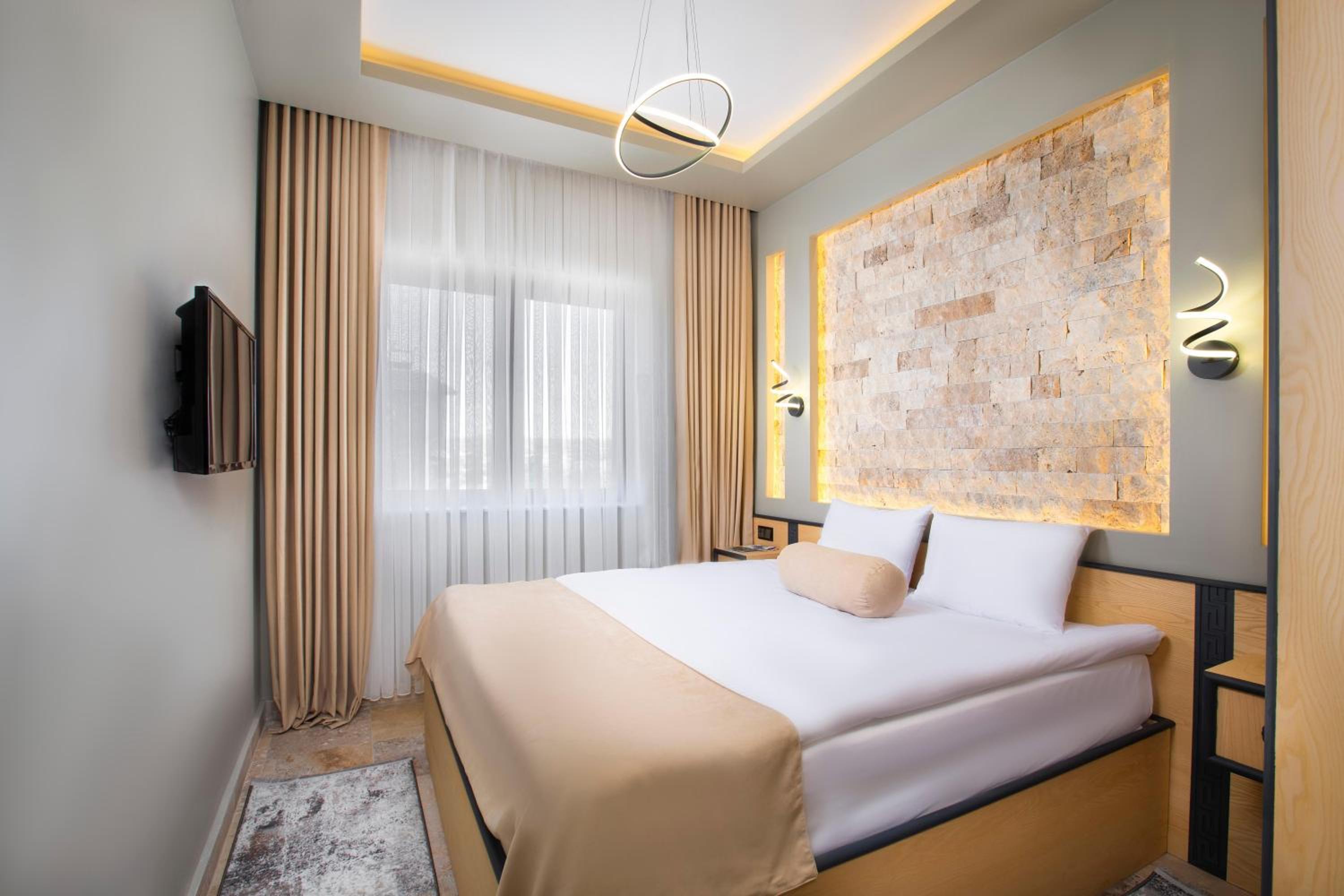 Suite with Spa Bath photo 3