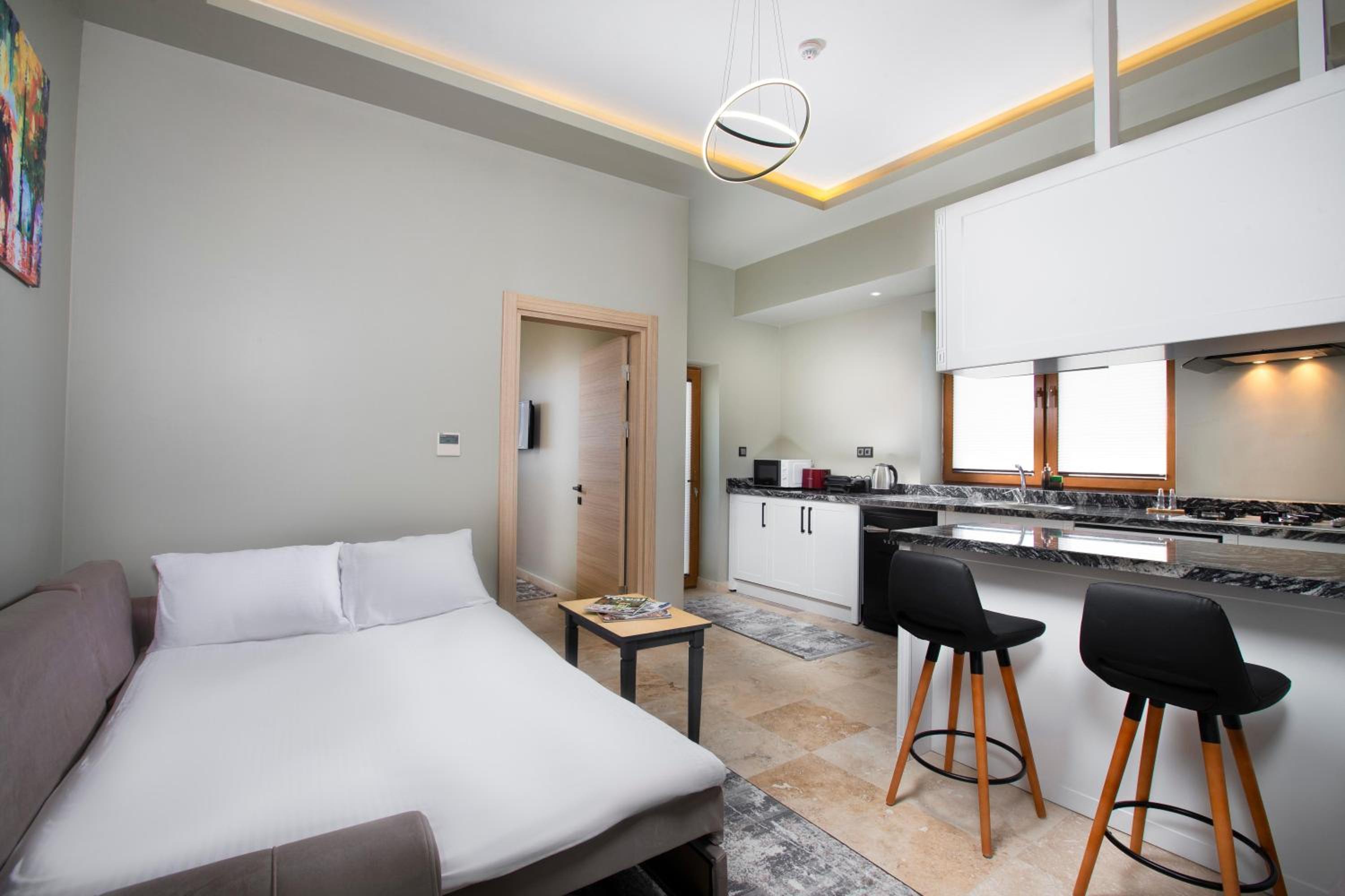 King Suite with Balcony photo 2