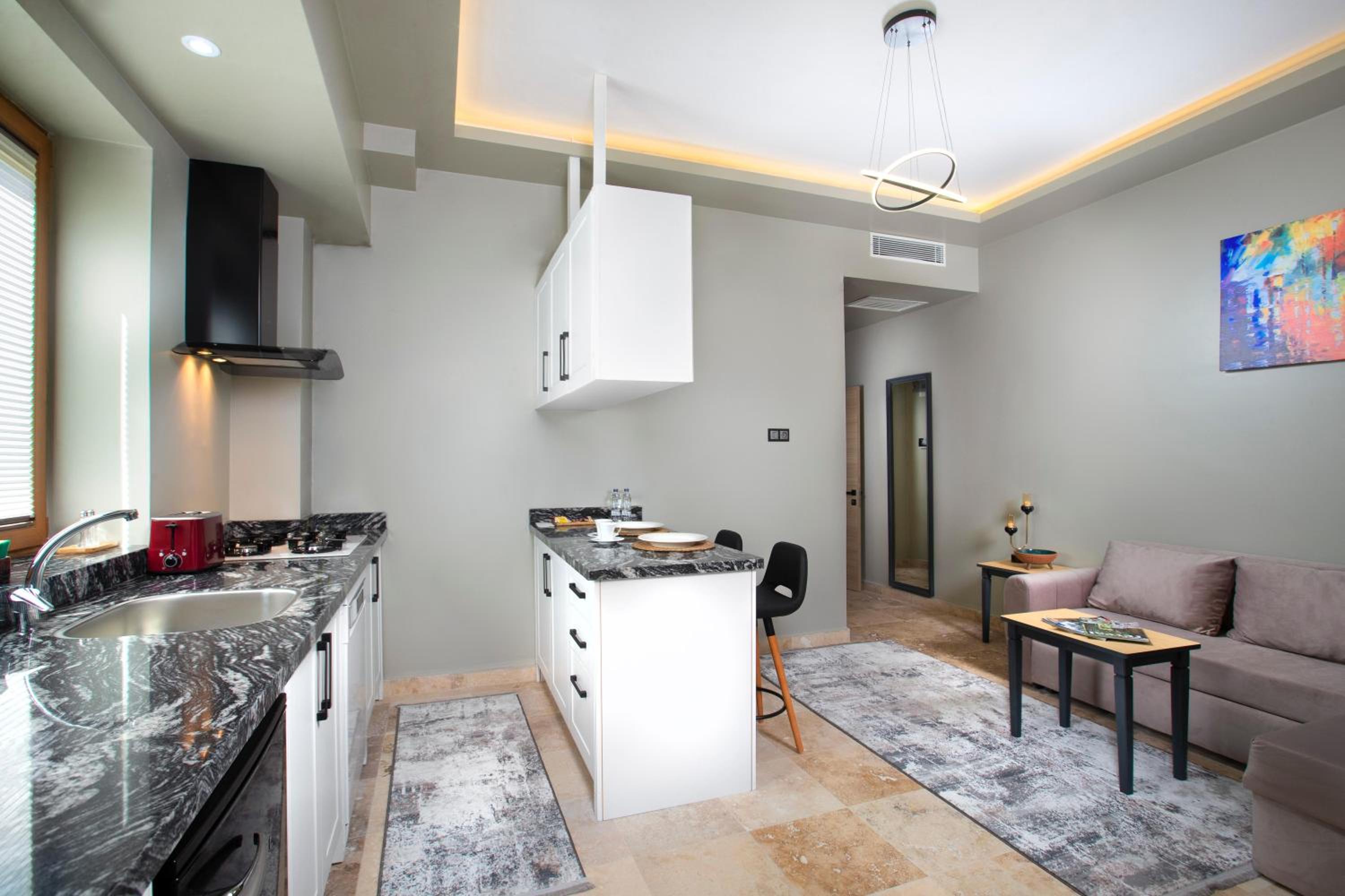 King Suite with Balcony photo 3