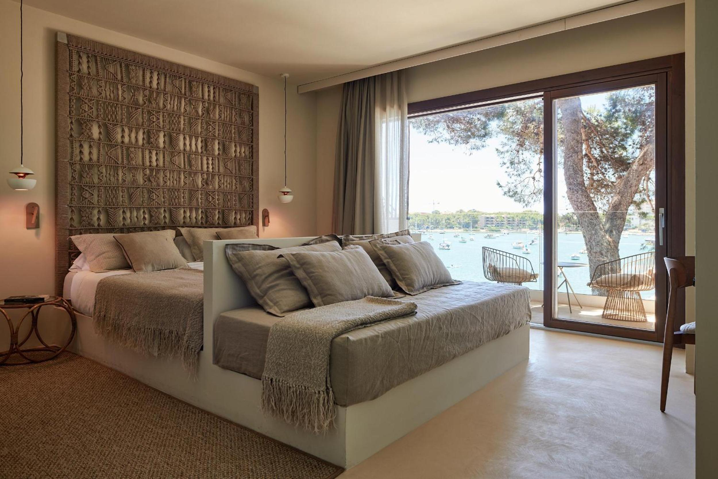 Deluxe Double Room with Balcony and Sea View