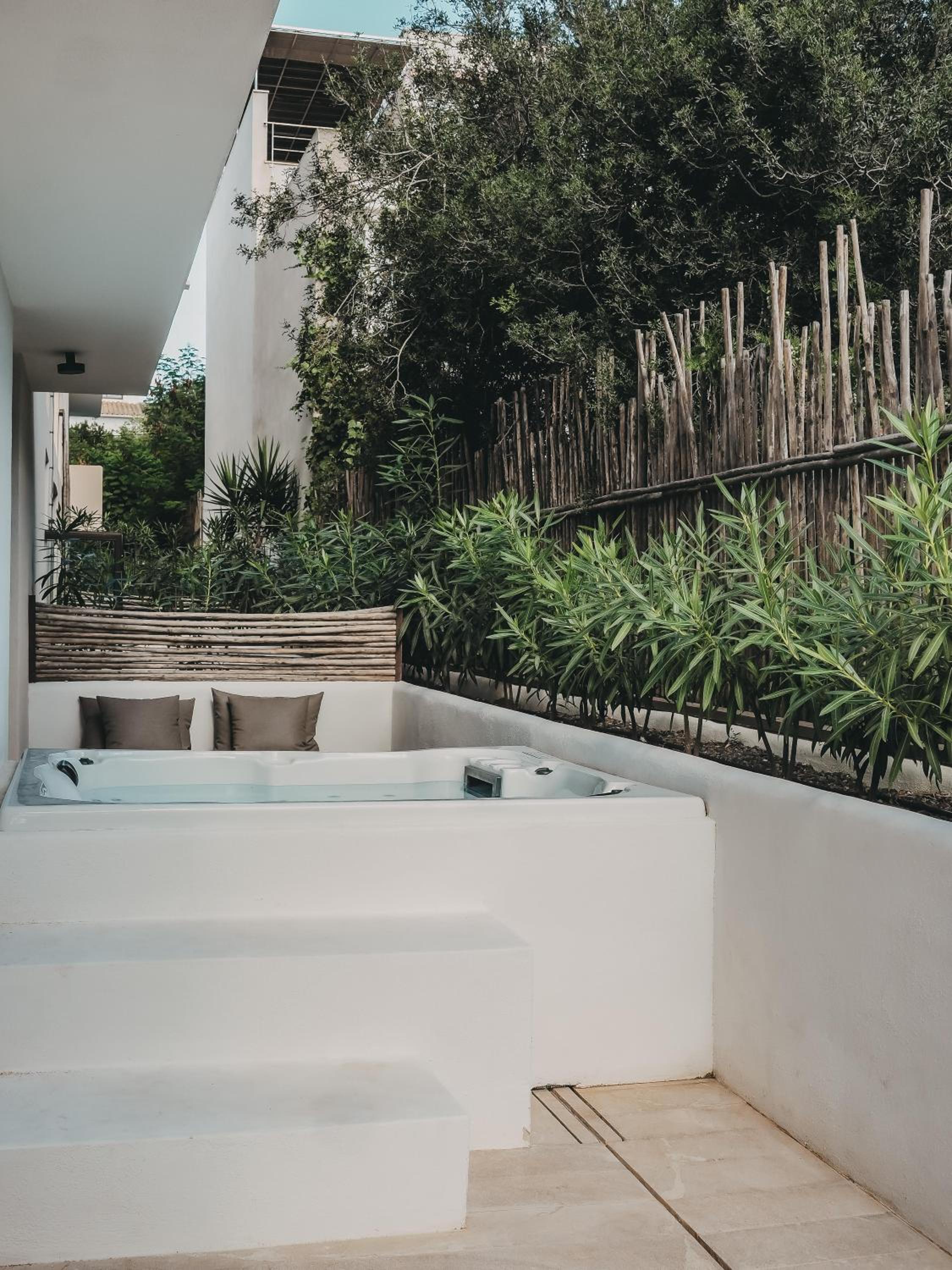 Suite with Spa Bath thumbnail 5
