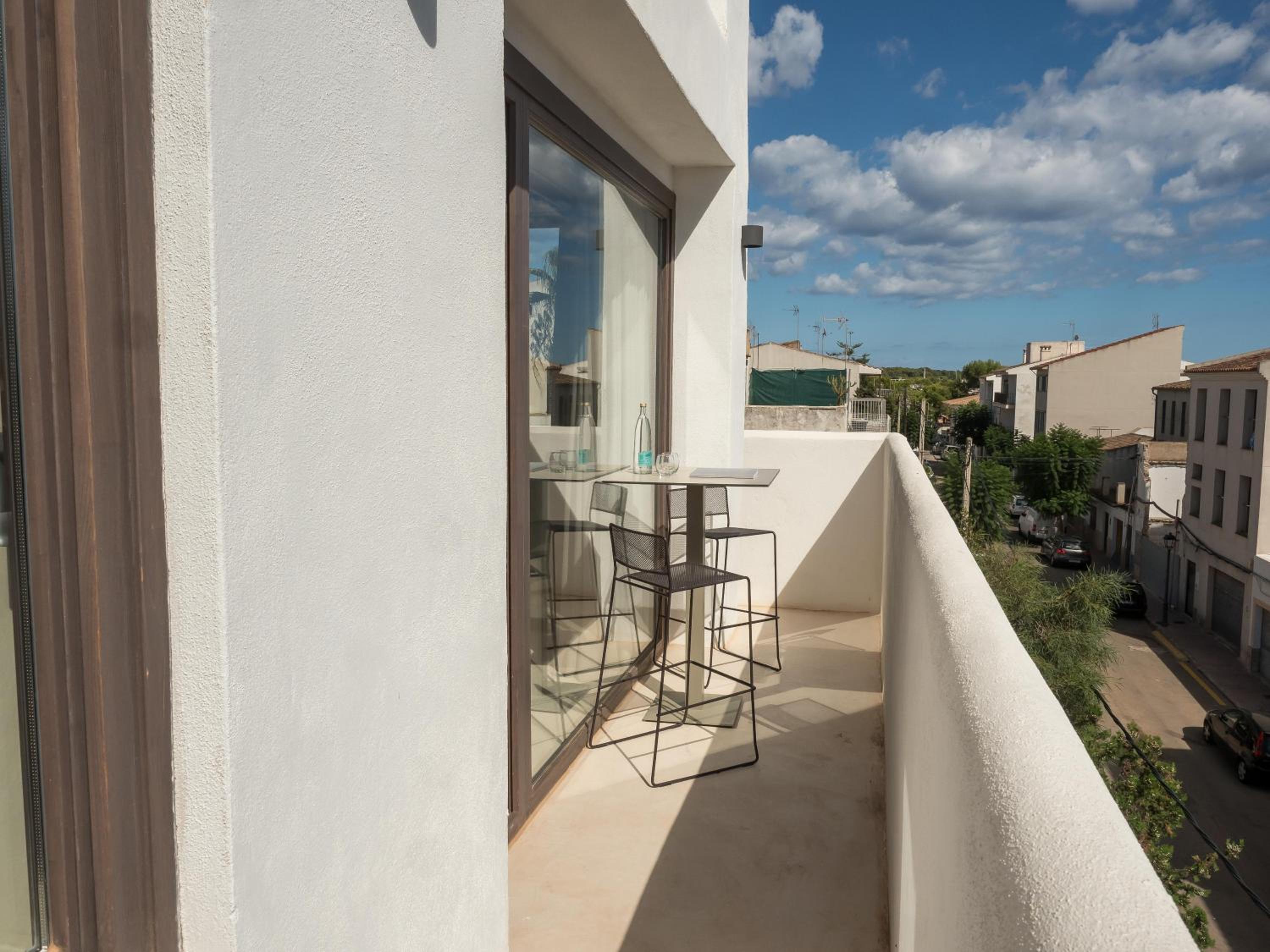 Suite with Balcony thumbnail 5