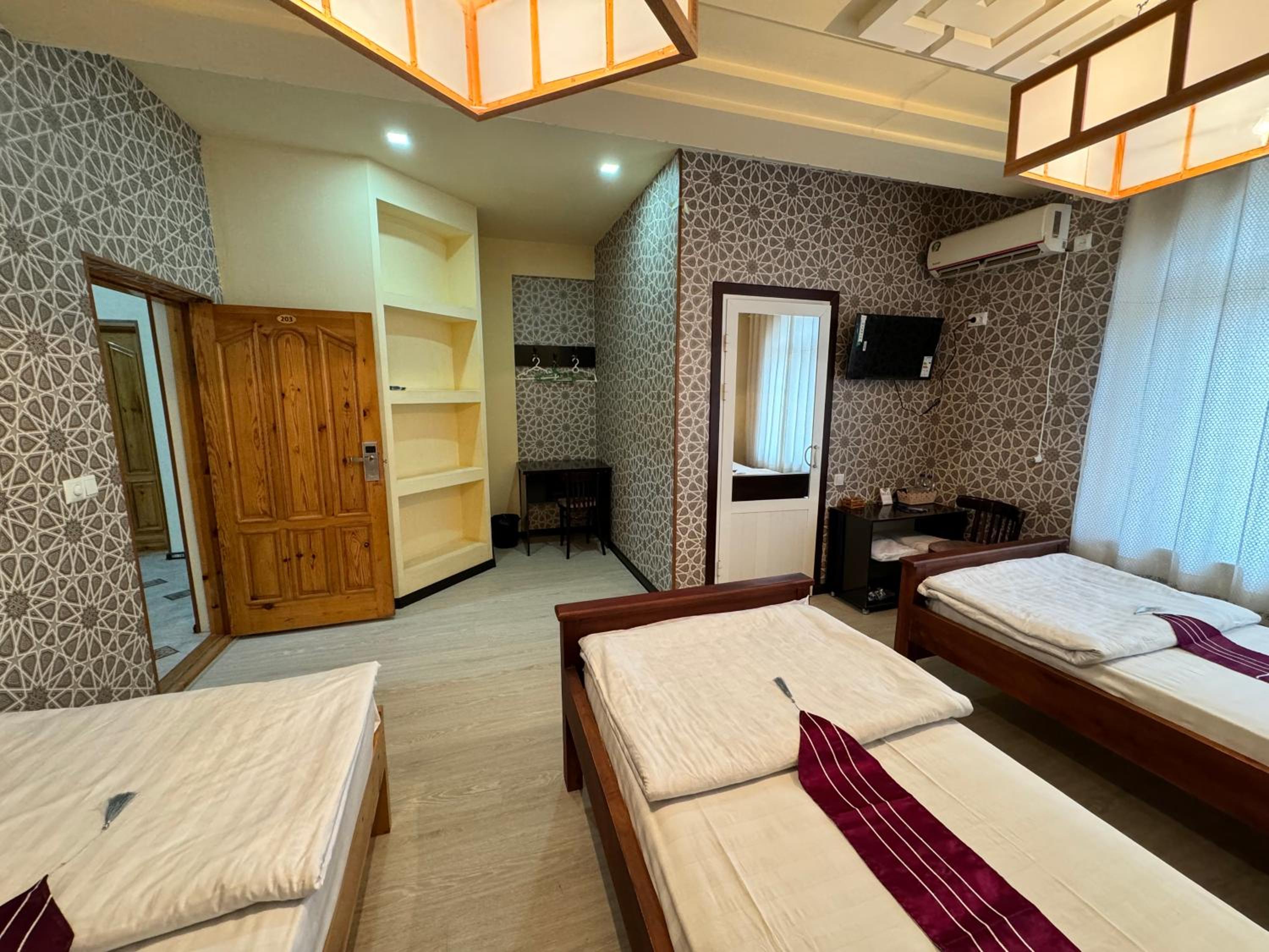 Triple Room with Private Bathroom photo 3