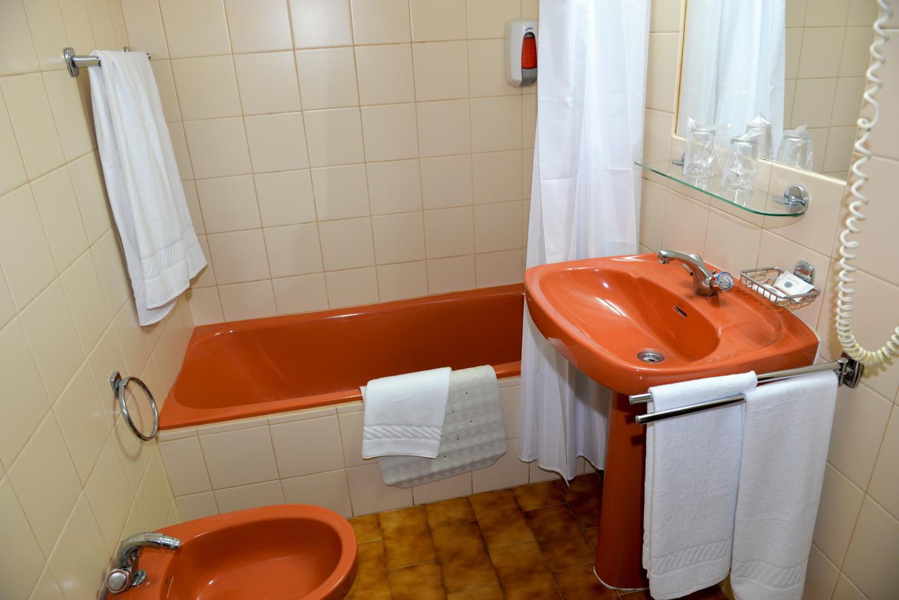 Deluxe Double Room (2 Adults + 1 Child)