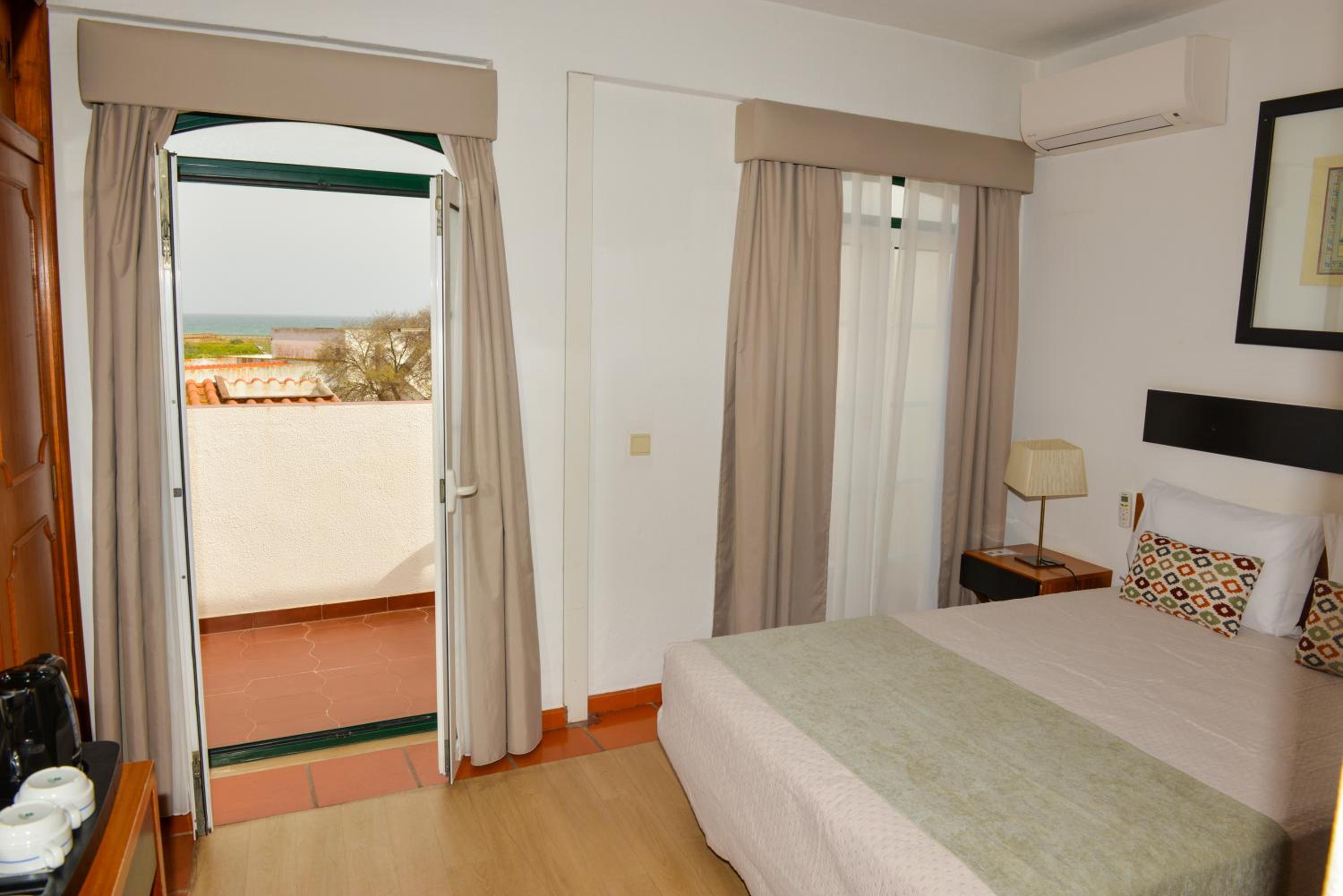Superior Double Room thumbnail 6