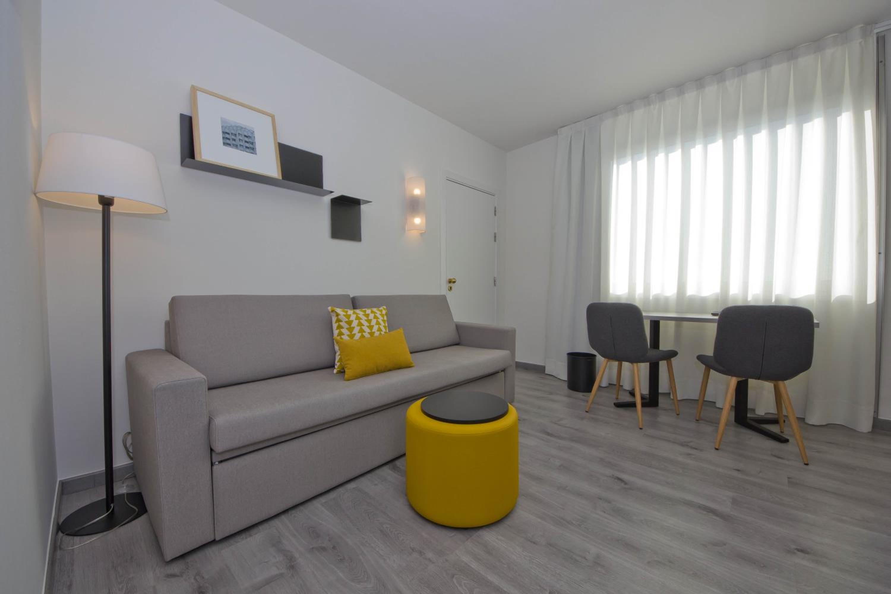 Family Room (2 Adults + 2 Children) photo 1