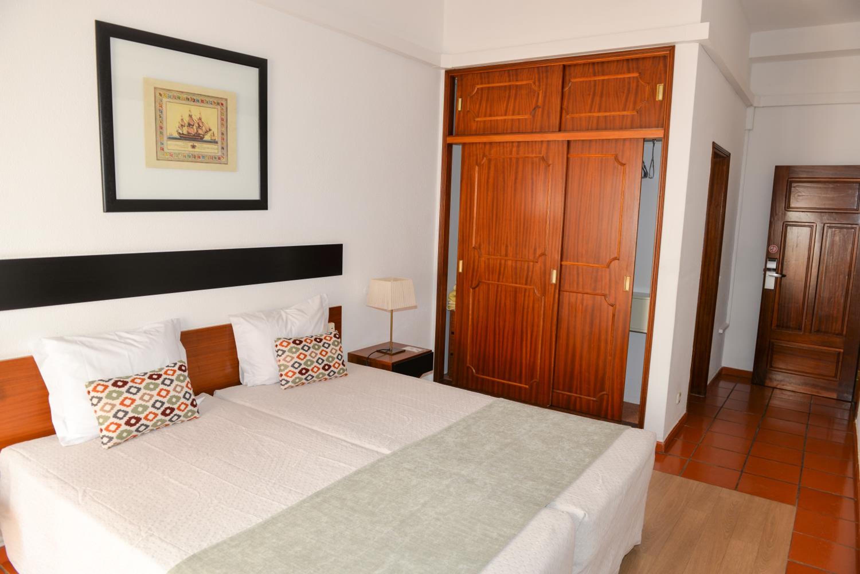 Deluxe Double Room (2 Adults + 1 Child)