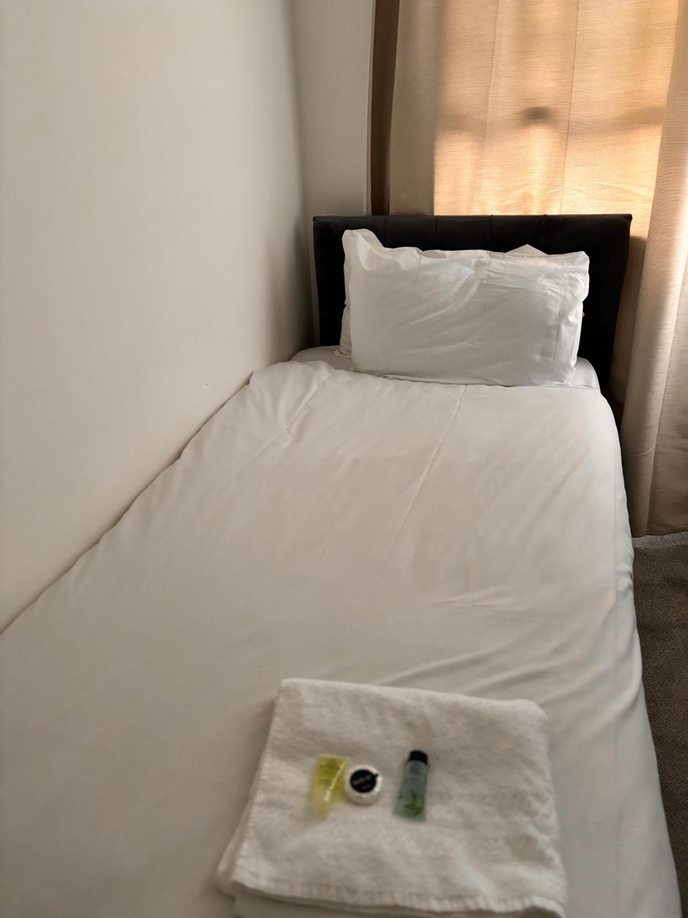 Small Single Room photo 3