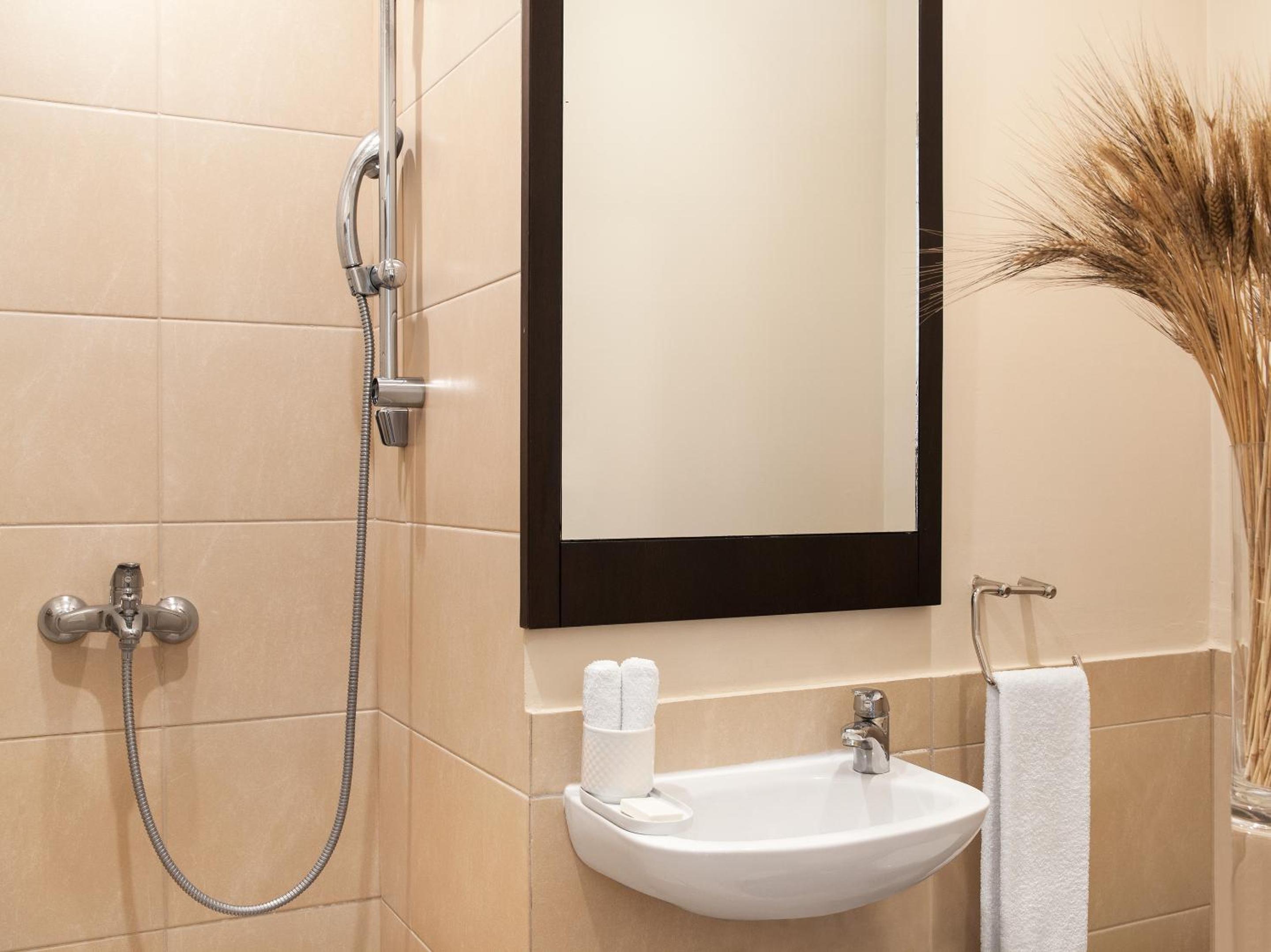 Deluxe Suite Seafront - Photo 5