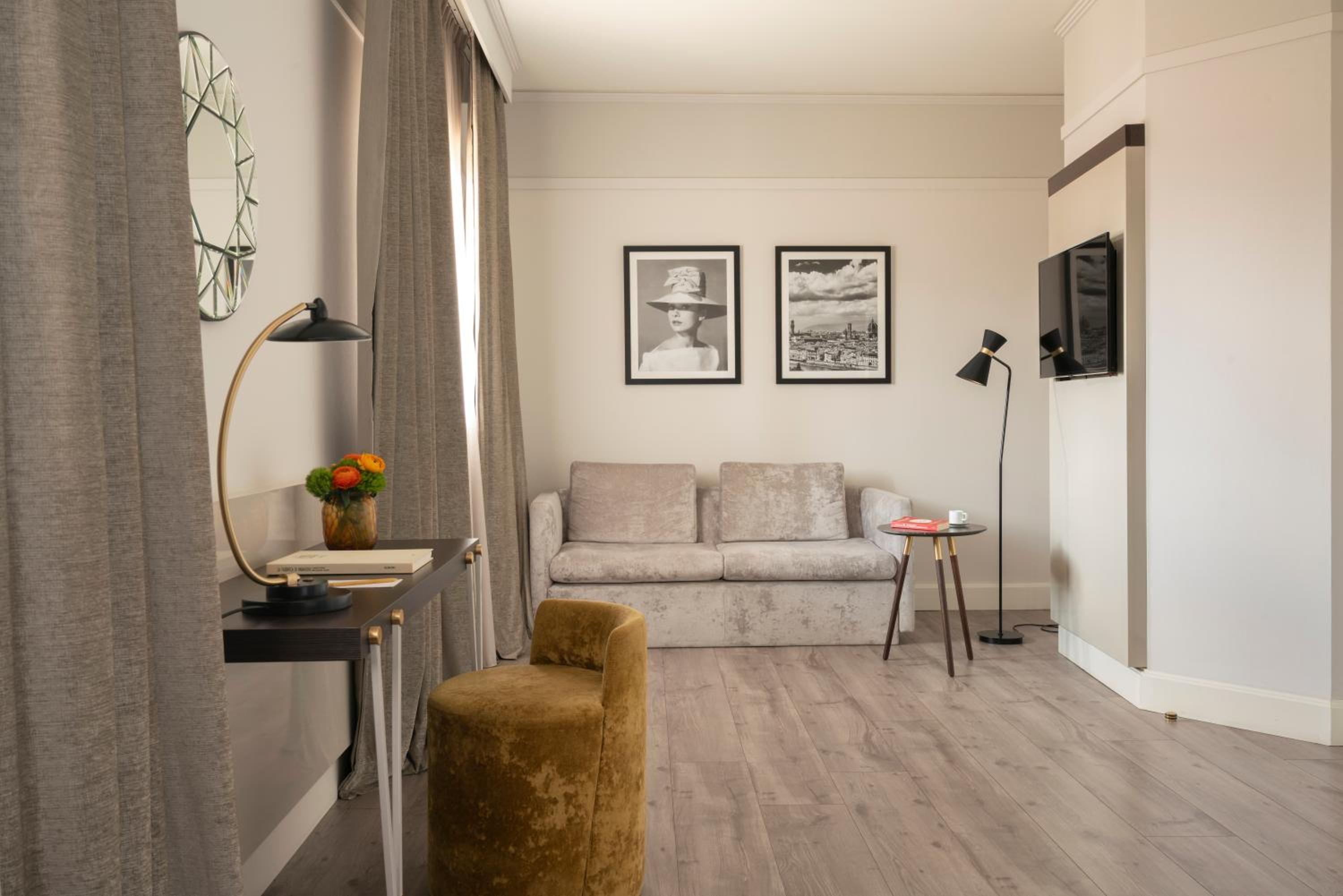 Junior King Suite with Sofa Bed - Photo 21