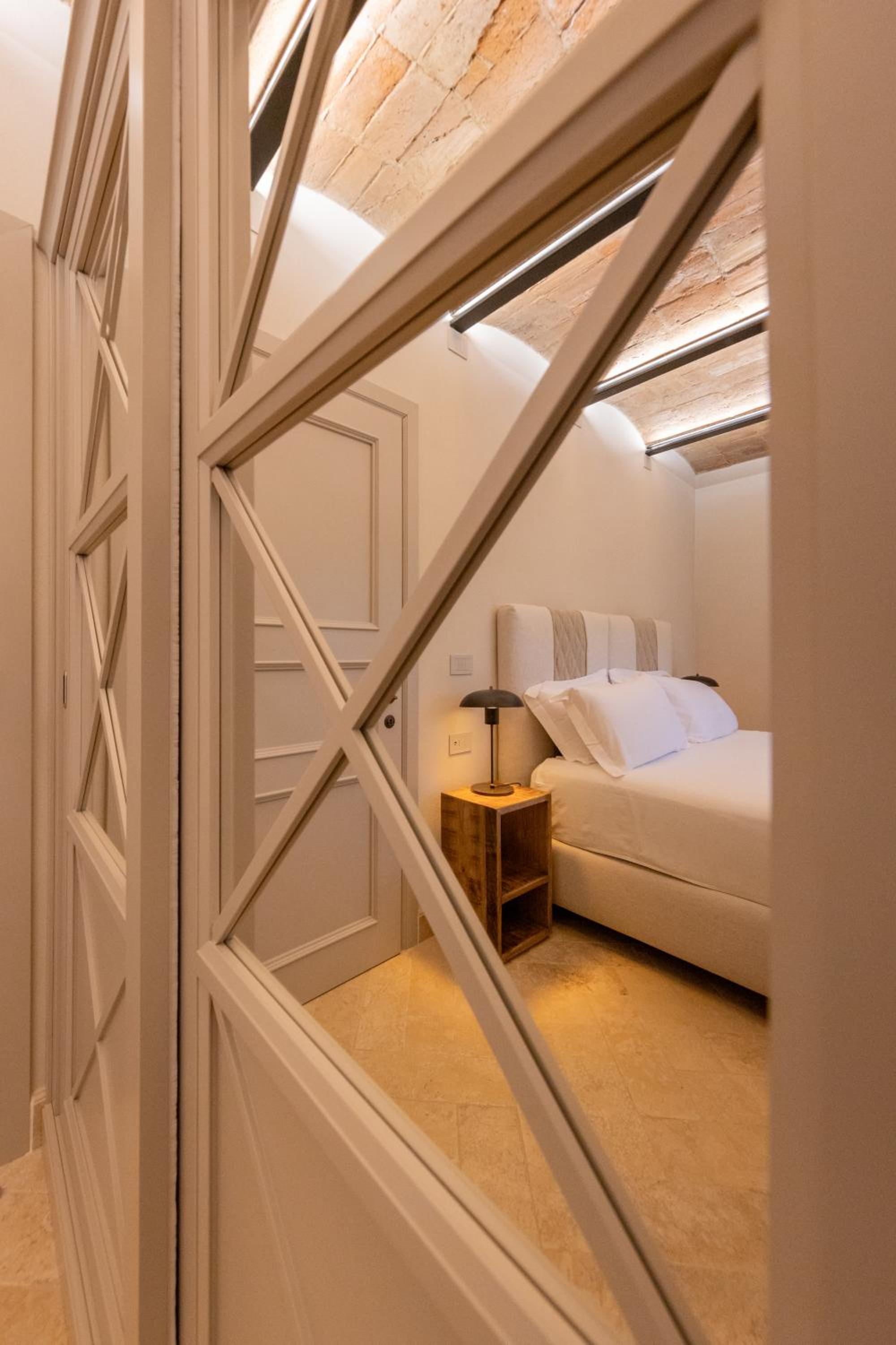 Deluxe One-Bedroom Apartment