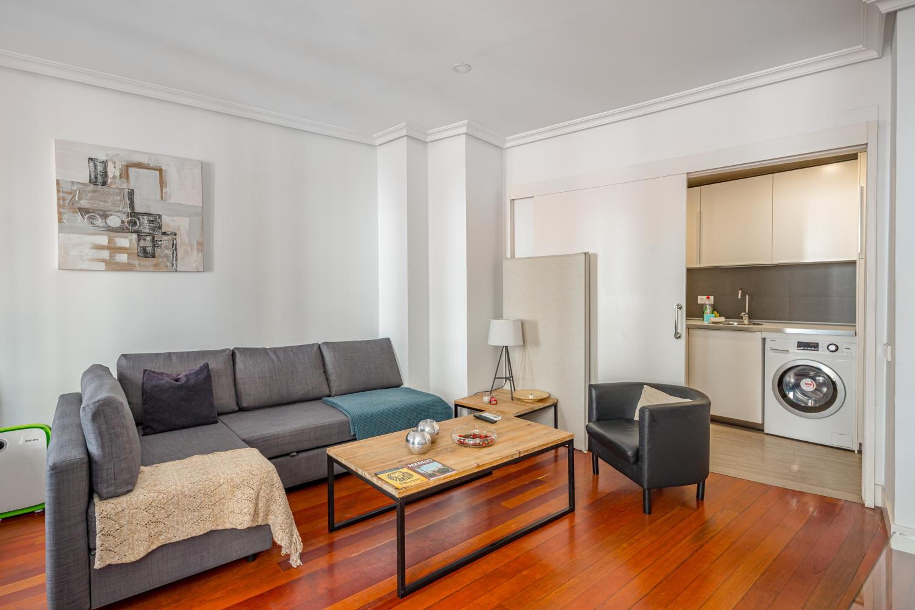 Apartment with Balcony photo 3