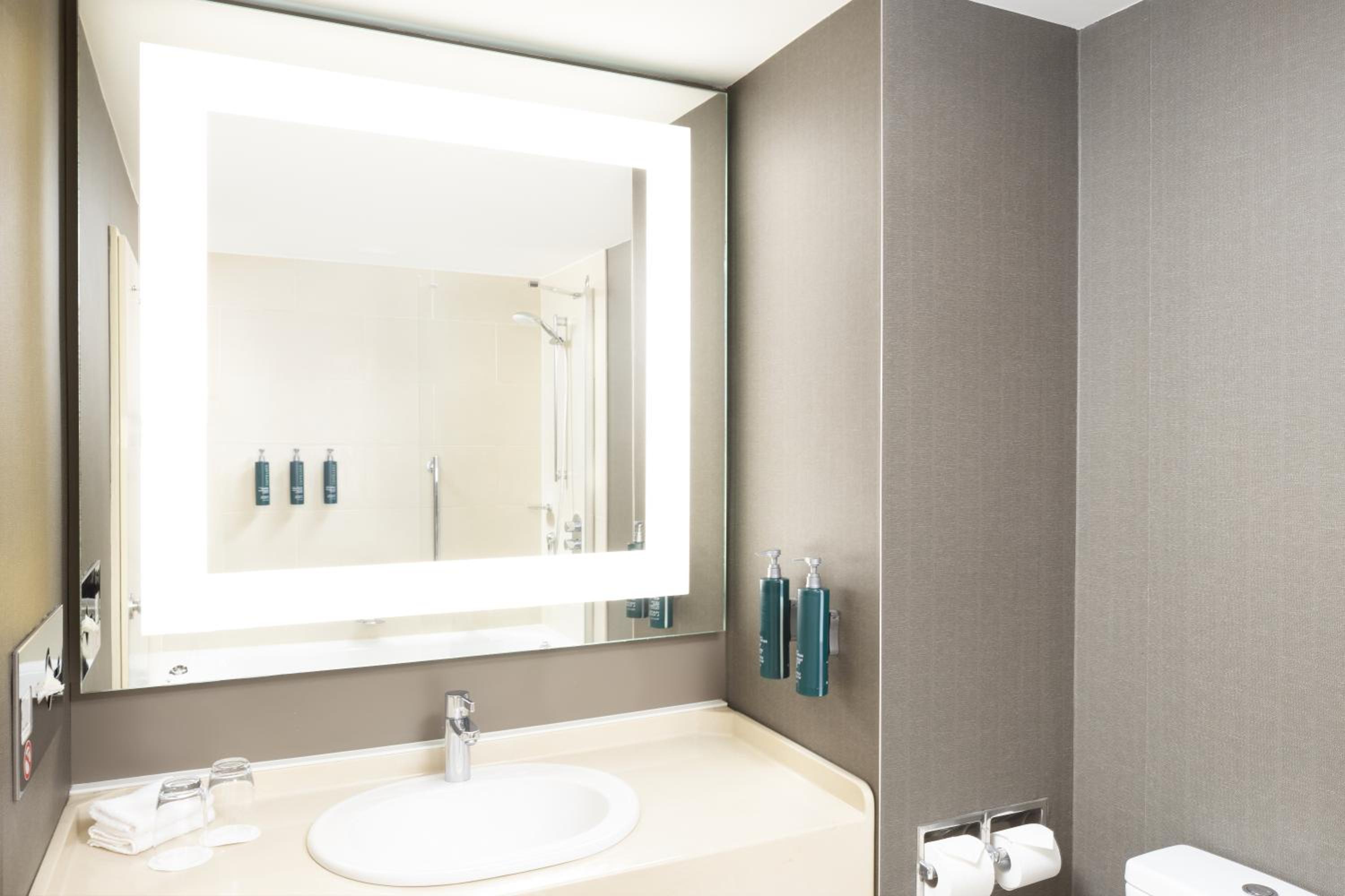 Twin Room - Photo 2