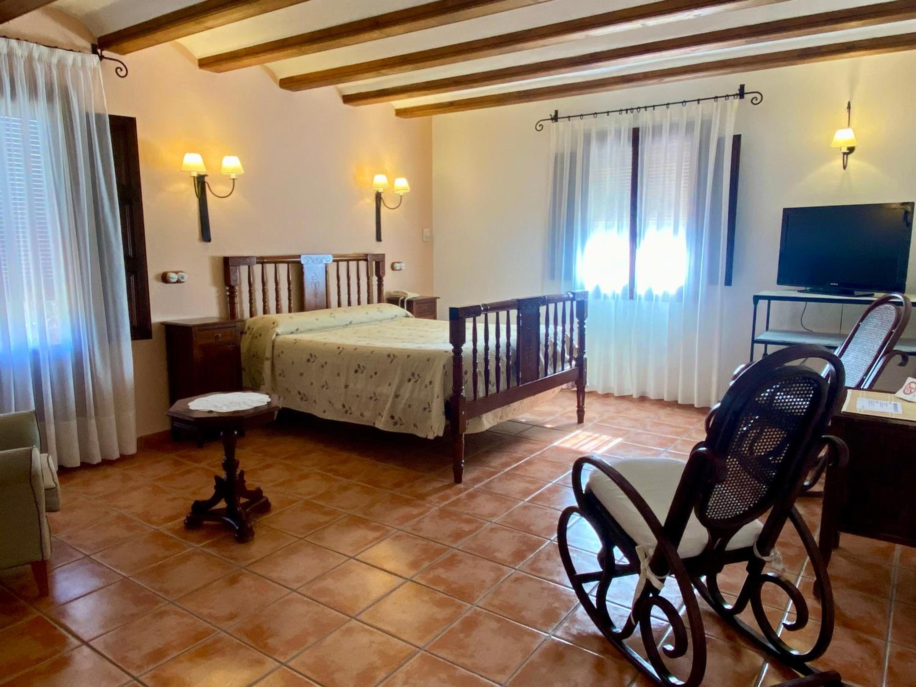 Superior Double or Twin Room - Photo 11