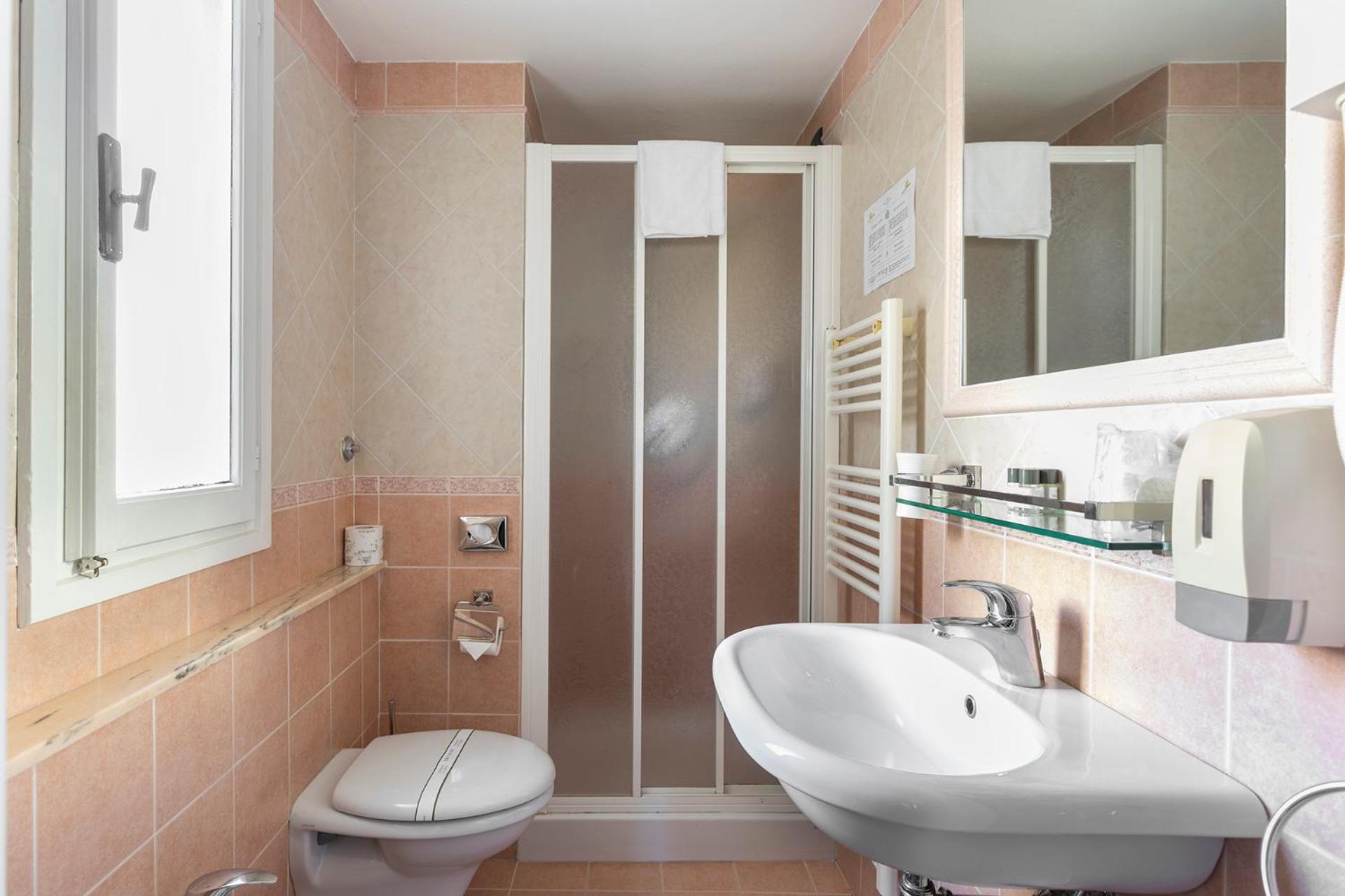 Double or Twin Room photo 3