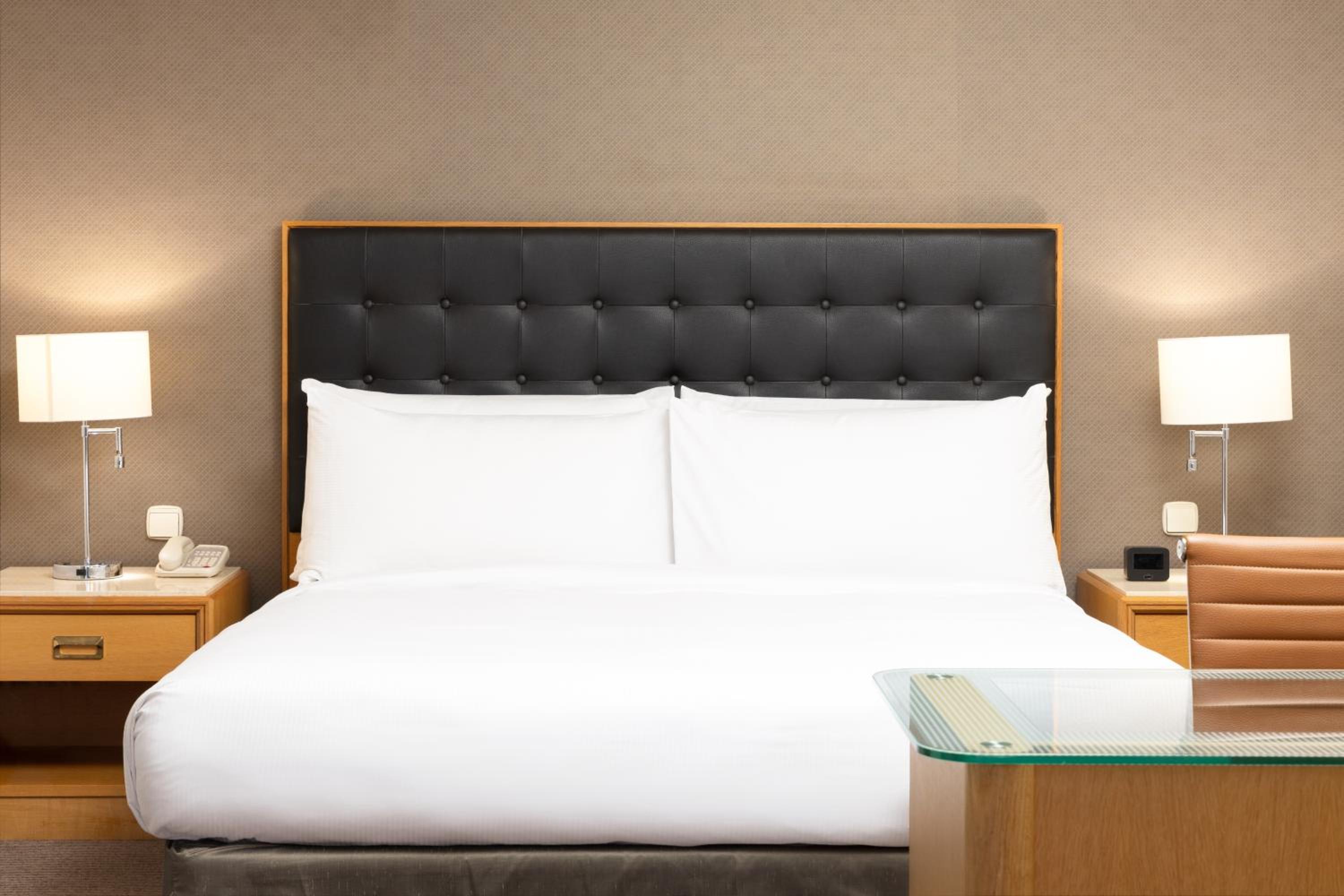 Deluxe King Room - Photo 2