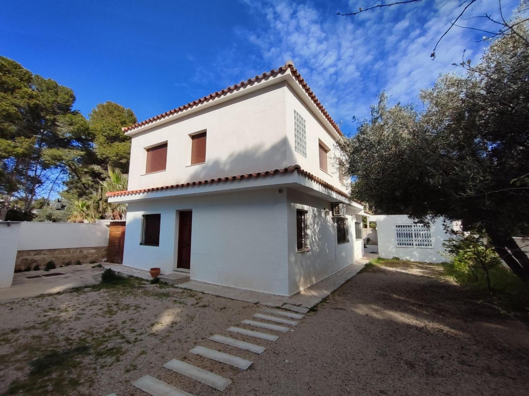 Three-Bedroom Villa photo 2