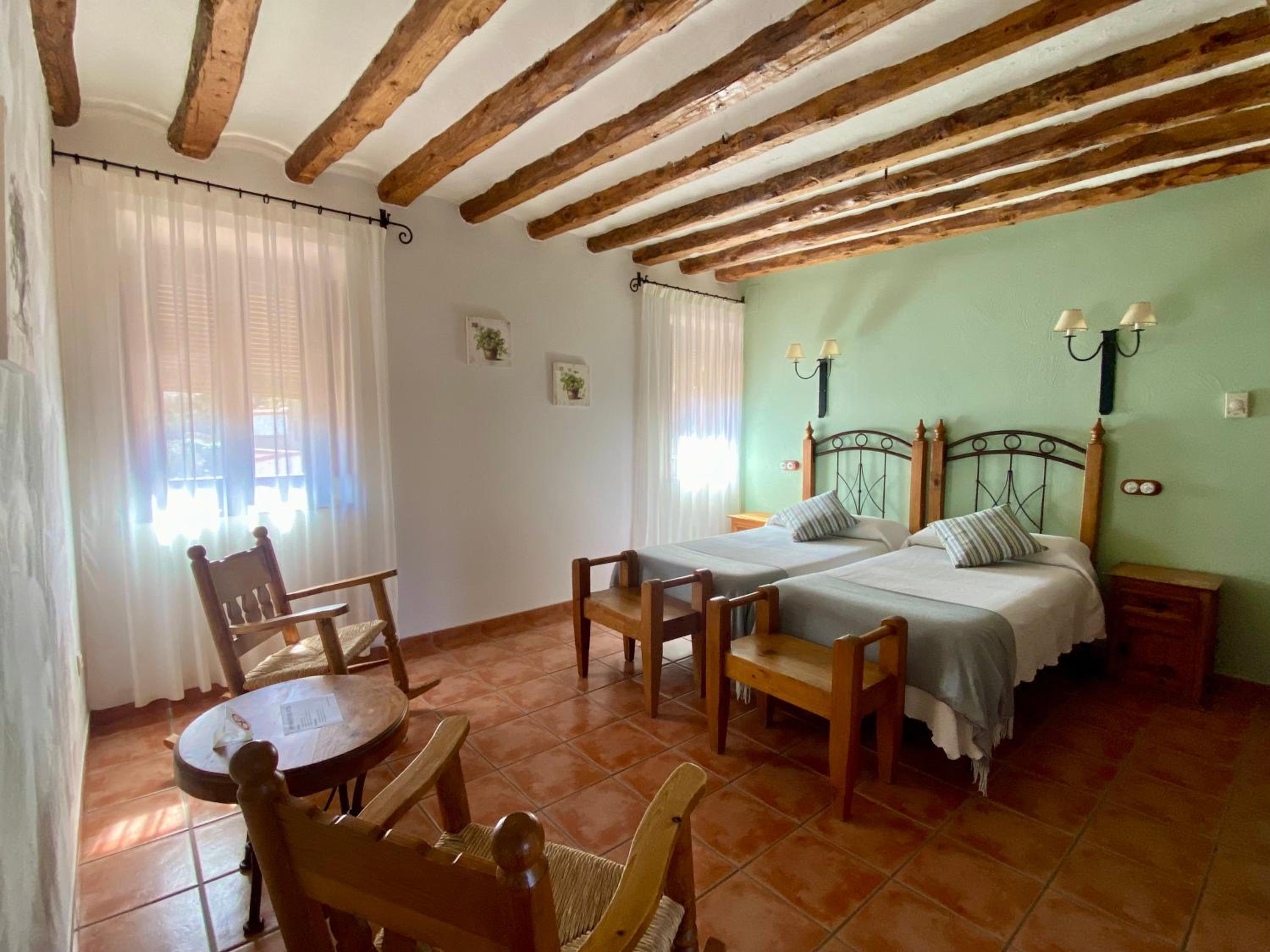 Double or Twin Room - Photo 6