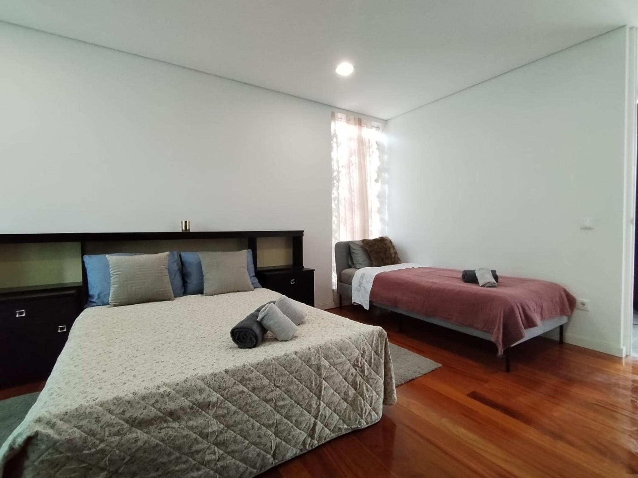 Basic Triple Room with Shared Bathroom photo 1