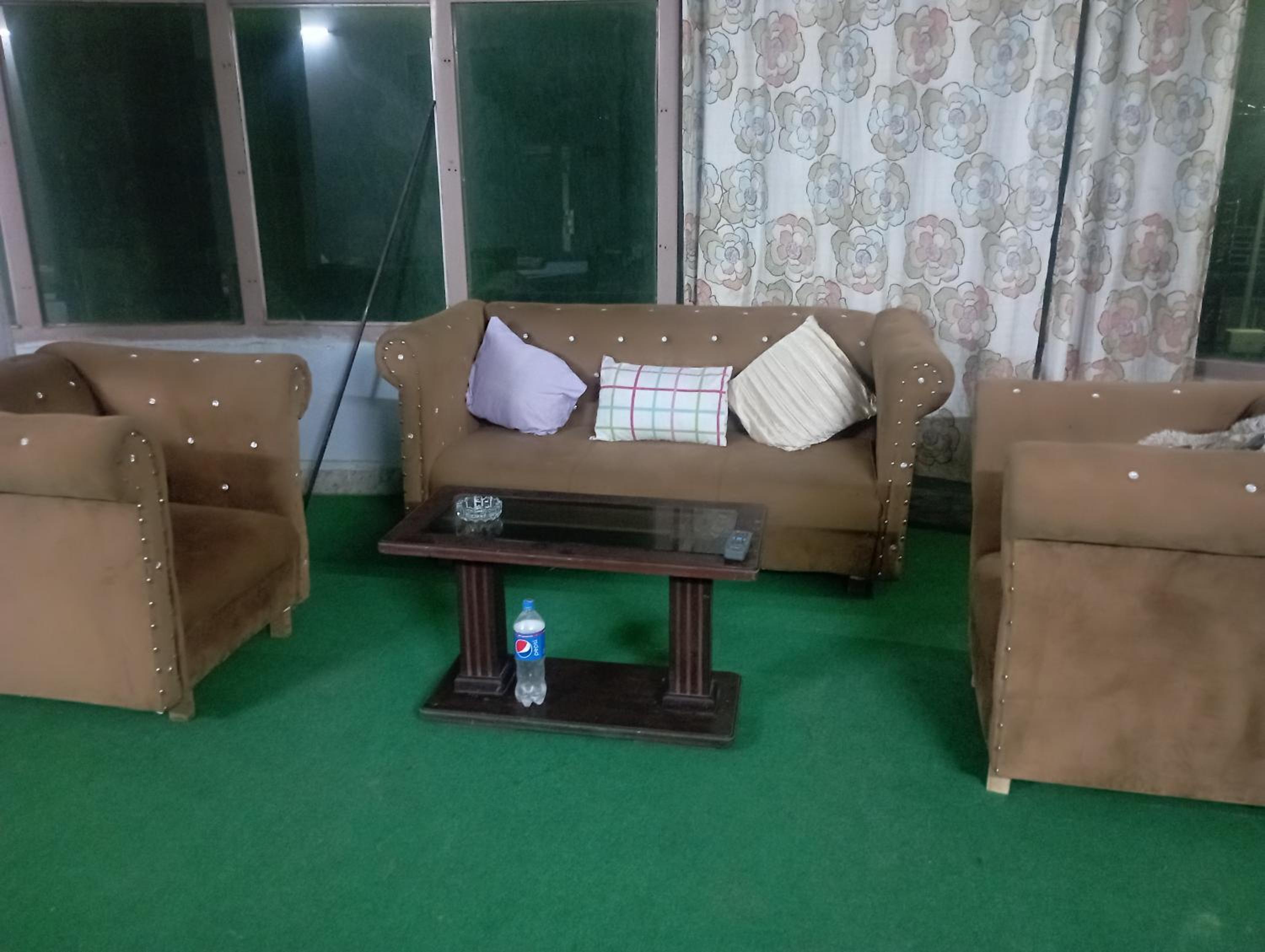 Superior Family Room photo 2