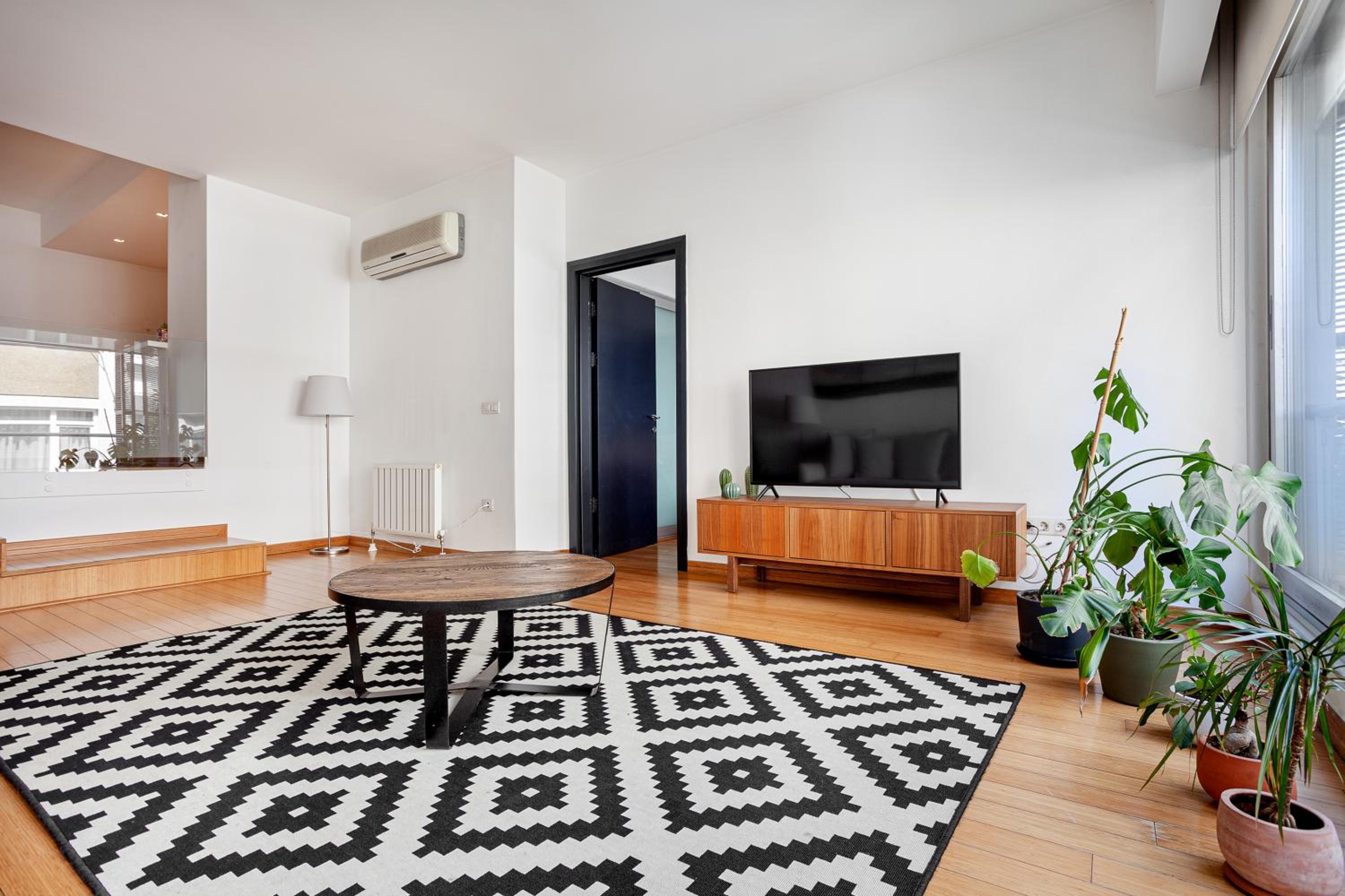 One-Bedroom Apartment photo 2